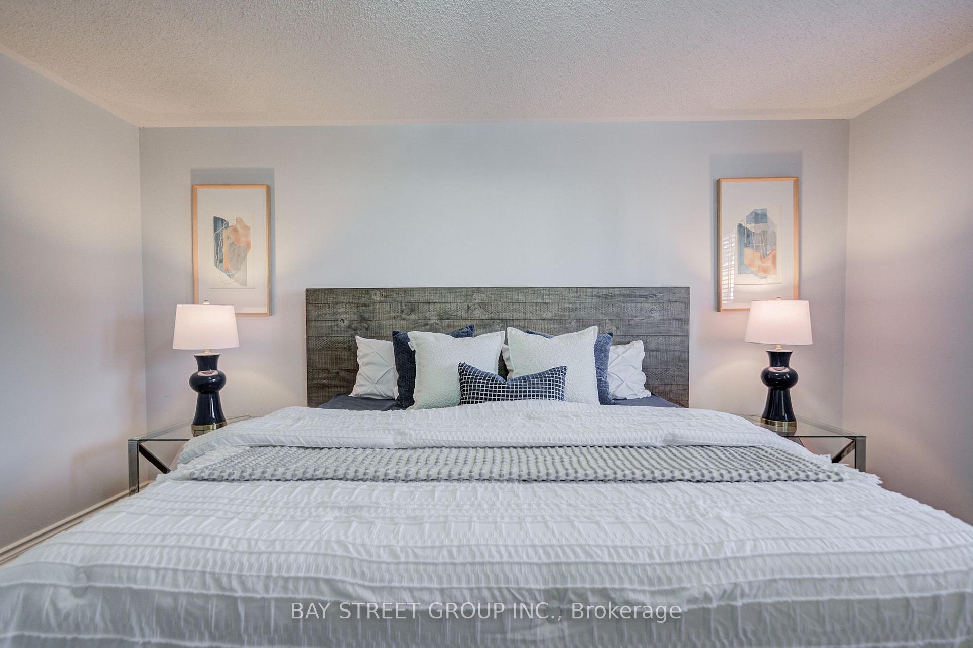 Photo 18 of 25 Waterton Crescent, Richmond Hill, Langstaff — HOMEH
