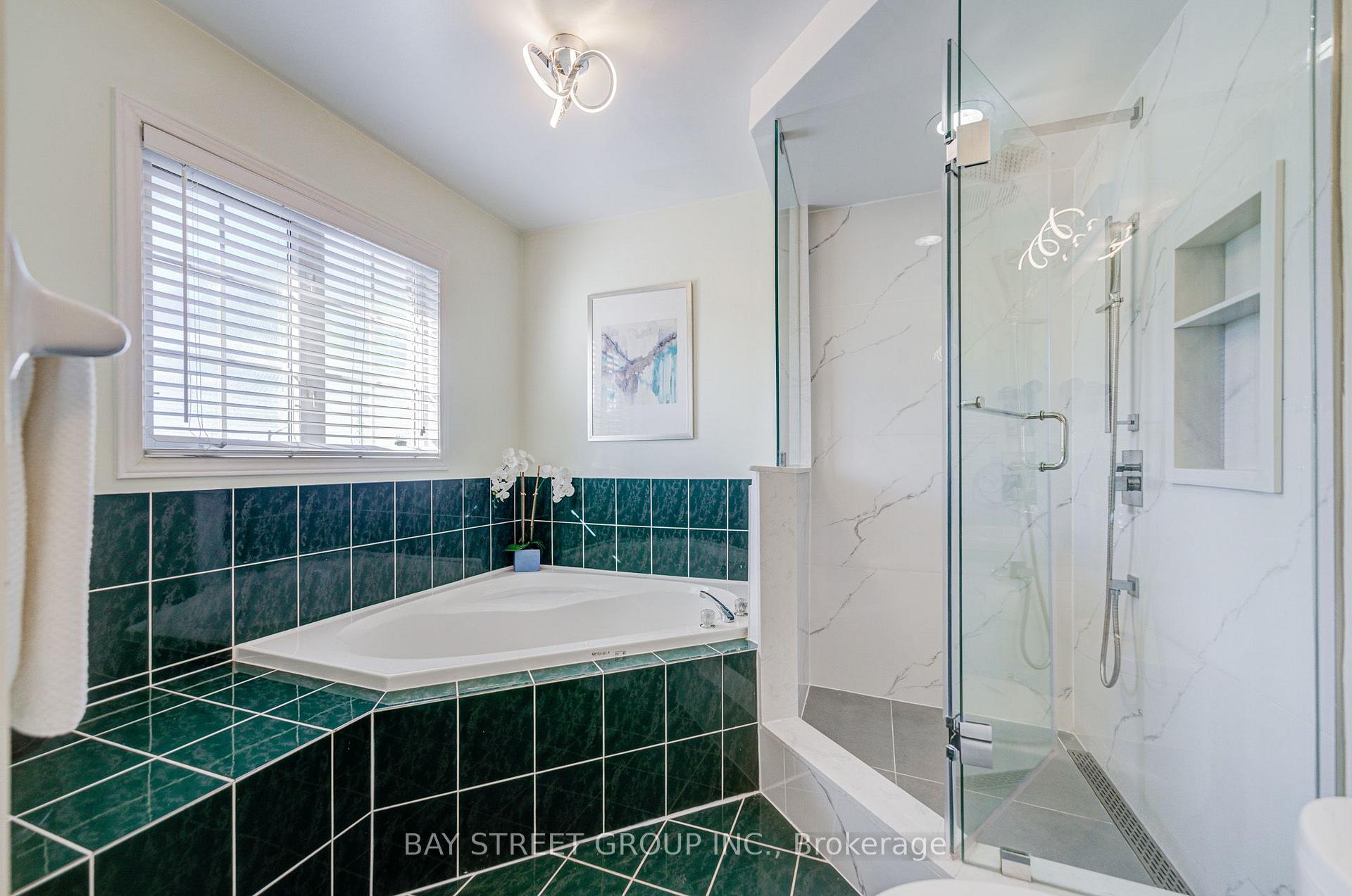 Photo 20 of 25 Waterton Crescent, Richmond Hill, Langstaff — HOMEH