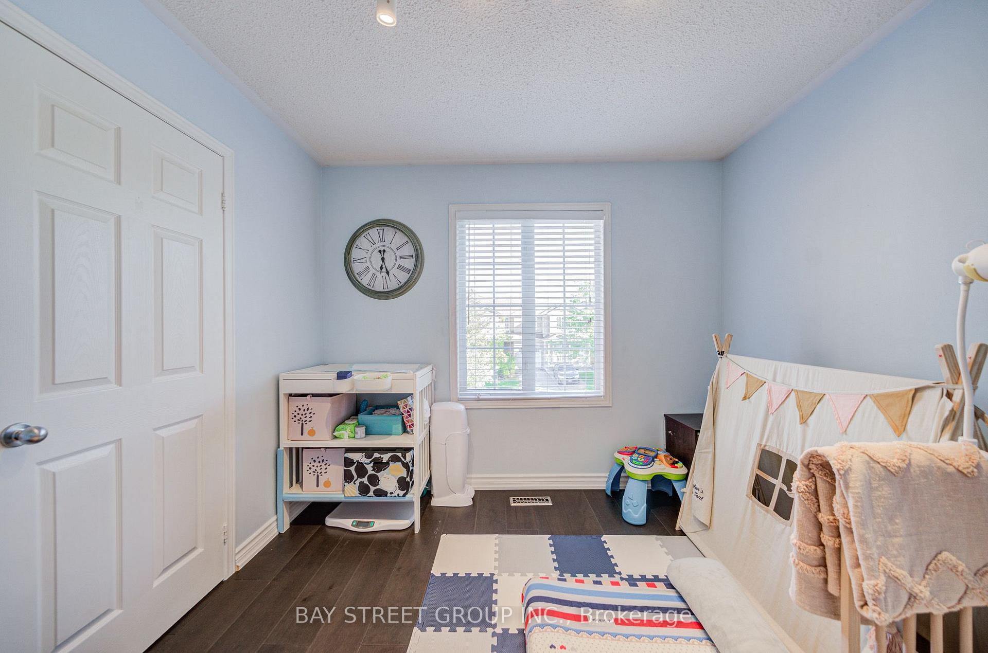 Photo 22 of 25 Waterton Crescent, Richmond Hill, Langstaff — HOMEH