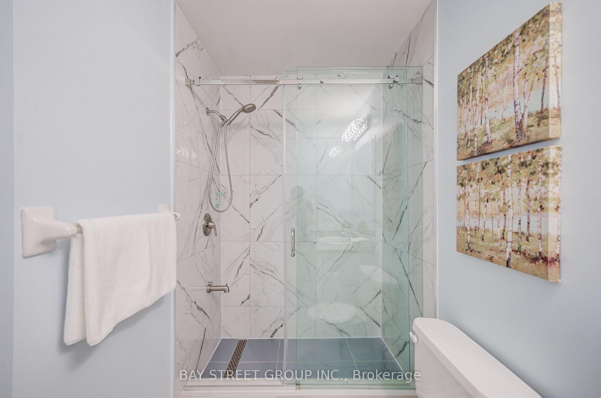 Photo 26 of 25 Waterton Crescent, Richmond Hill, Langstaff — HOMEH