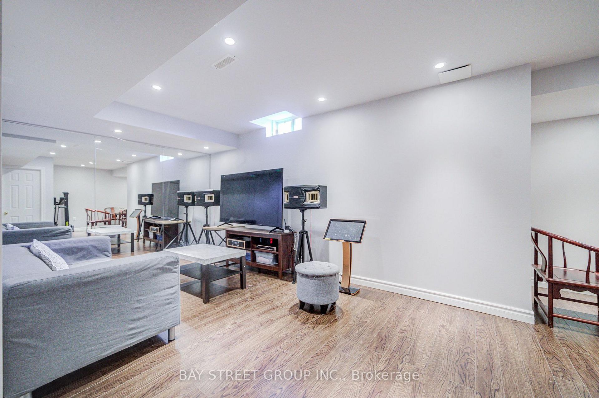 Photo 27 of 25 Waterton Crescent, Richmond Hill, Langstaff — HOMEH