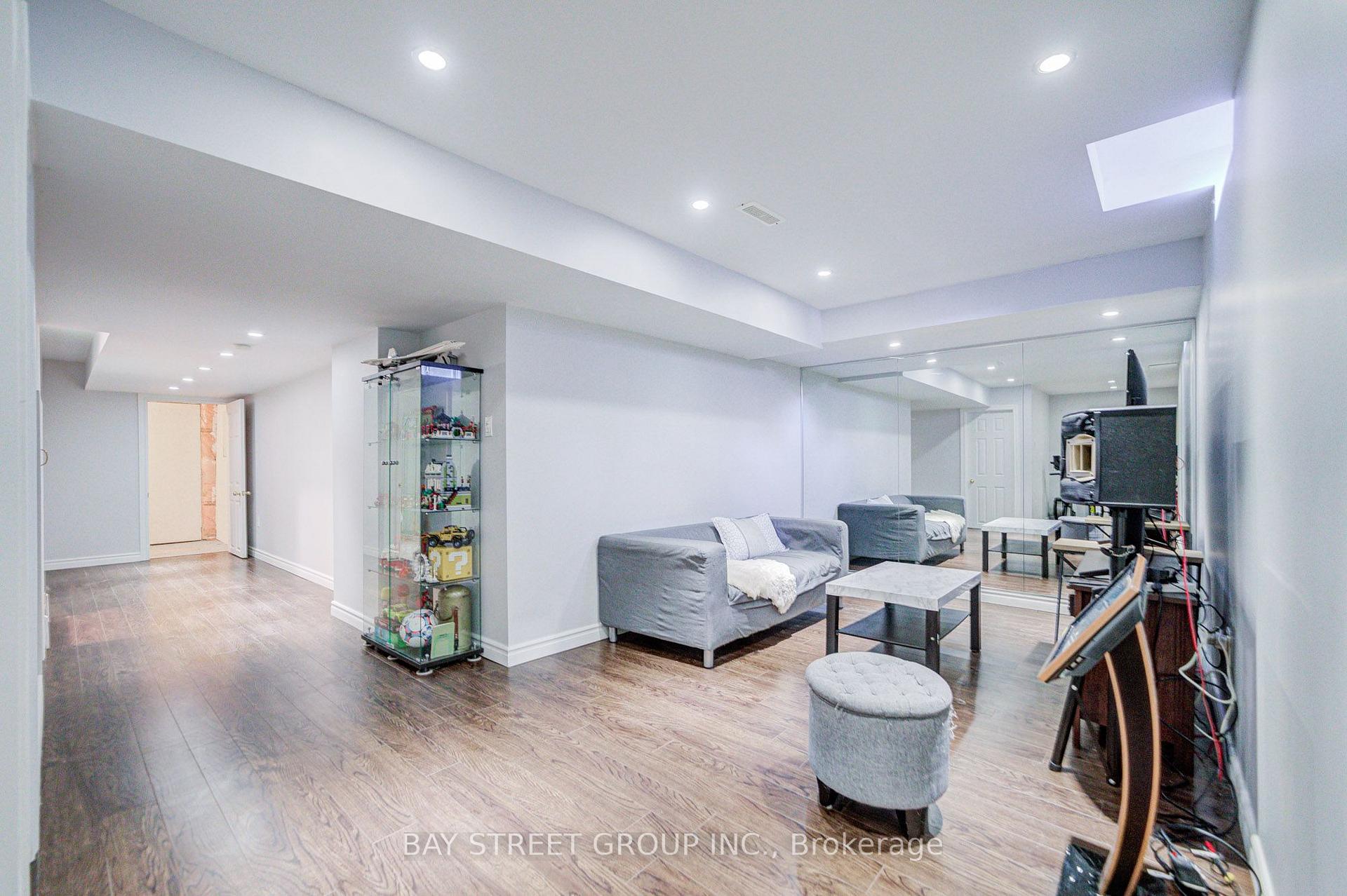 Photo 28 of 25 Waterton Crescent, Richmond Hill, Langstaff — HOMEH