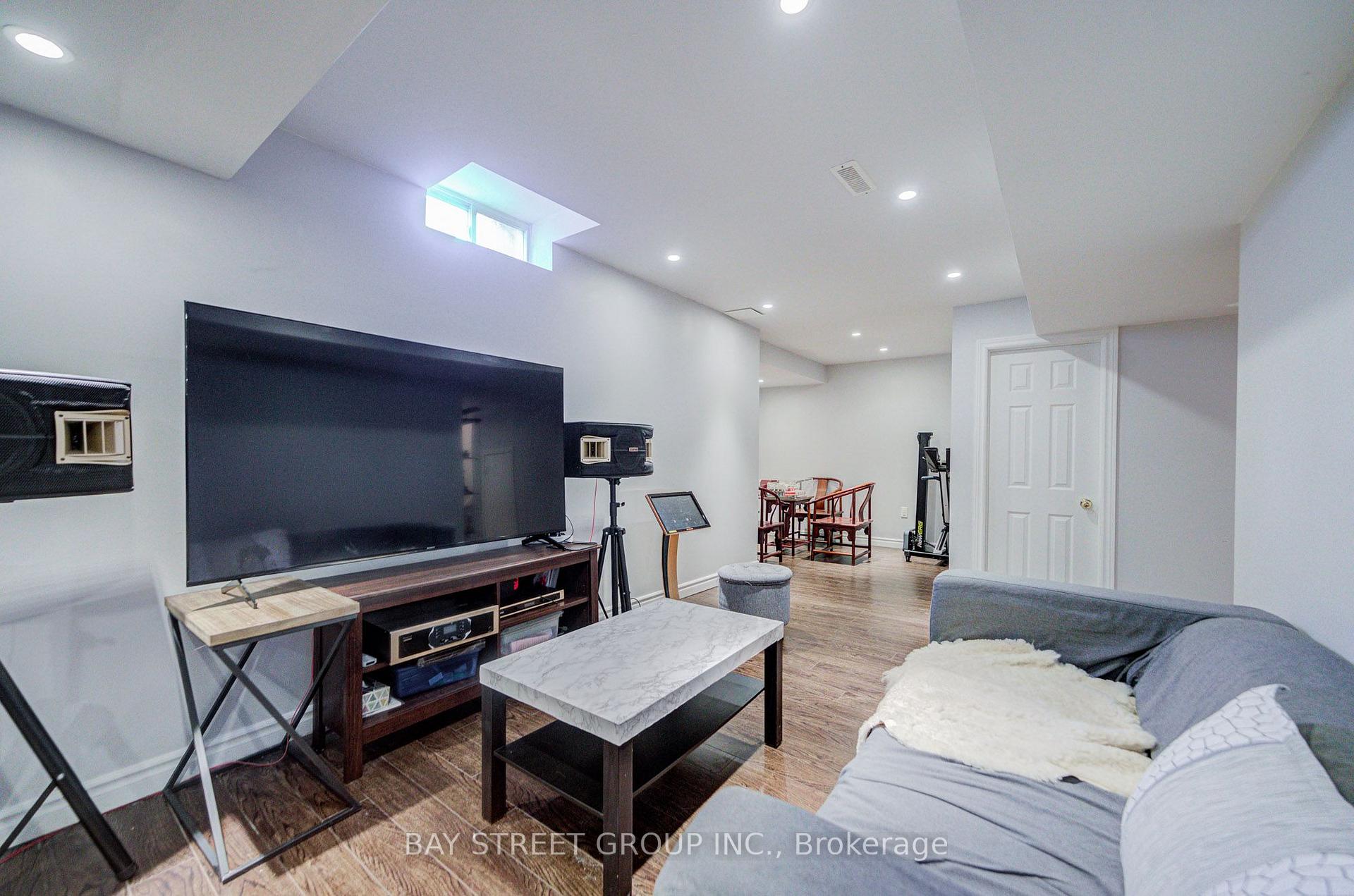 Photo 30 of 25 Waterton Crescent, Richmond Hill, Langstaff — HOMEH