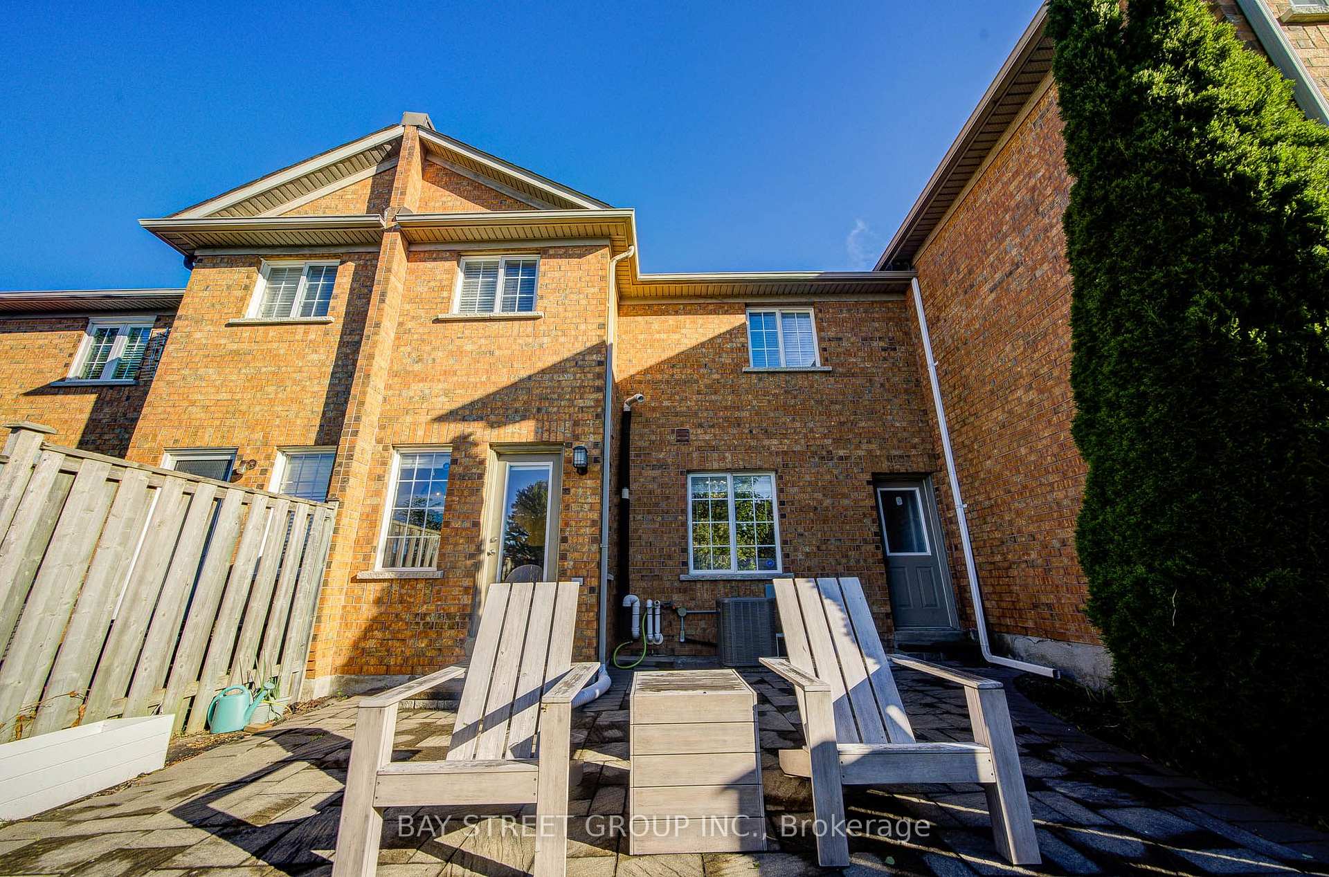 Photo 33 of 25 Waterton Crescent, Richmond Hill, Langstaff — HOMEH