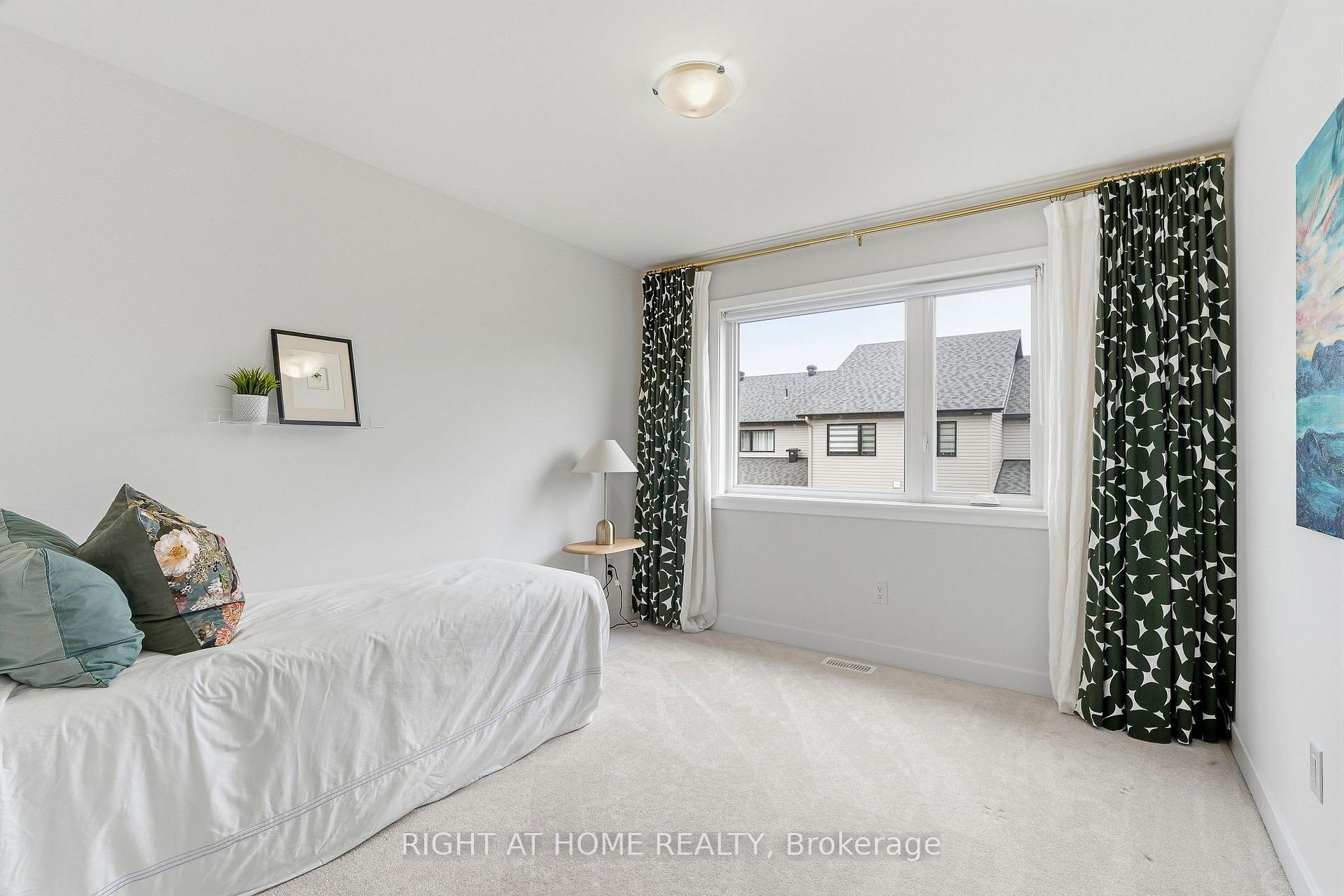 Photo 37 of 310 Chamomile Way, Ottawa, Leitrim — HOMEH