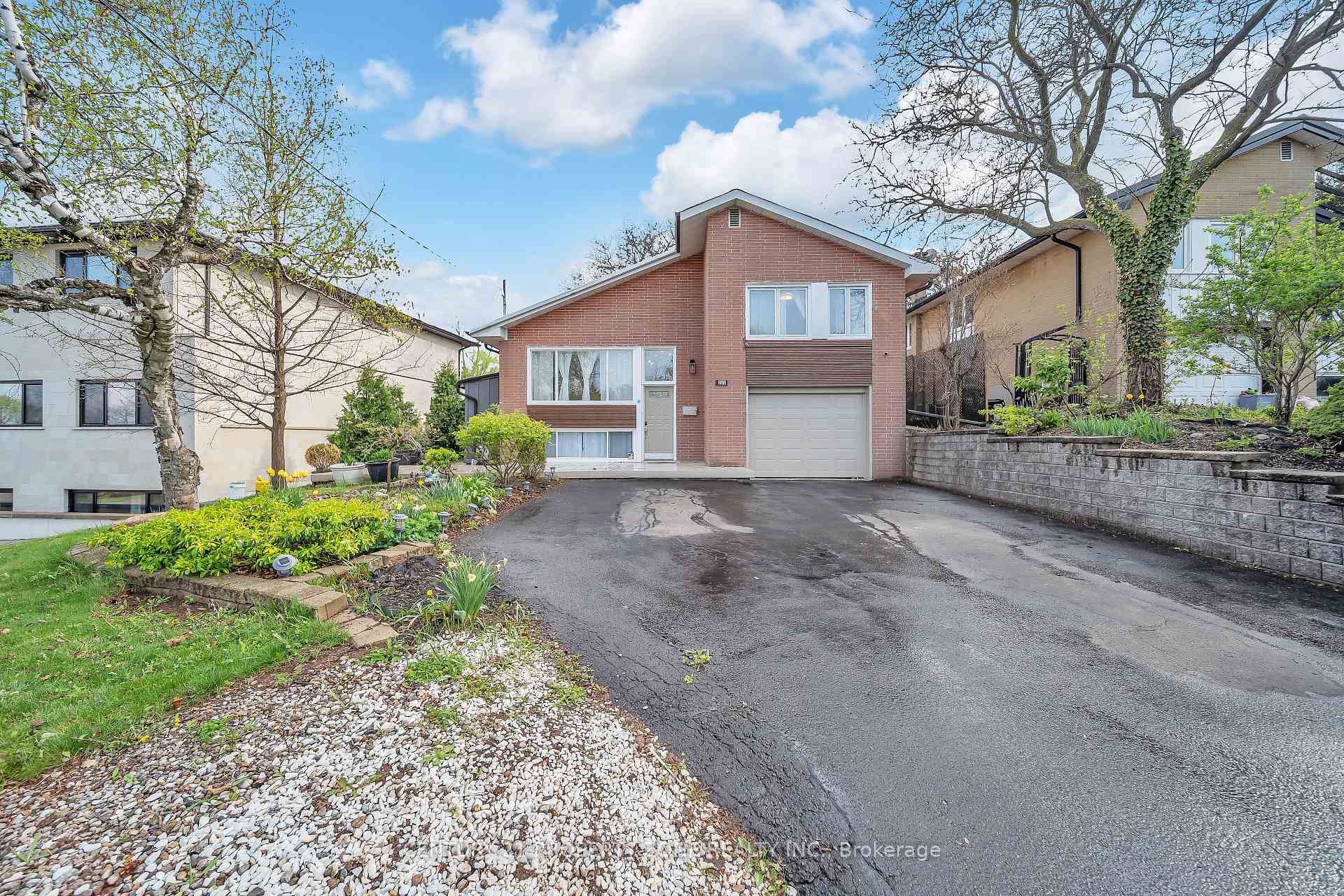 Photo of 122 Vista Boulevard