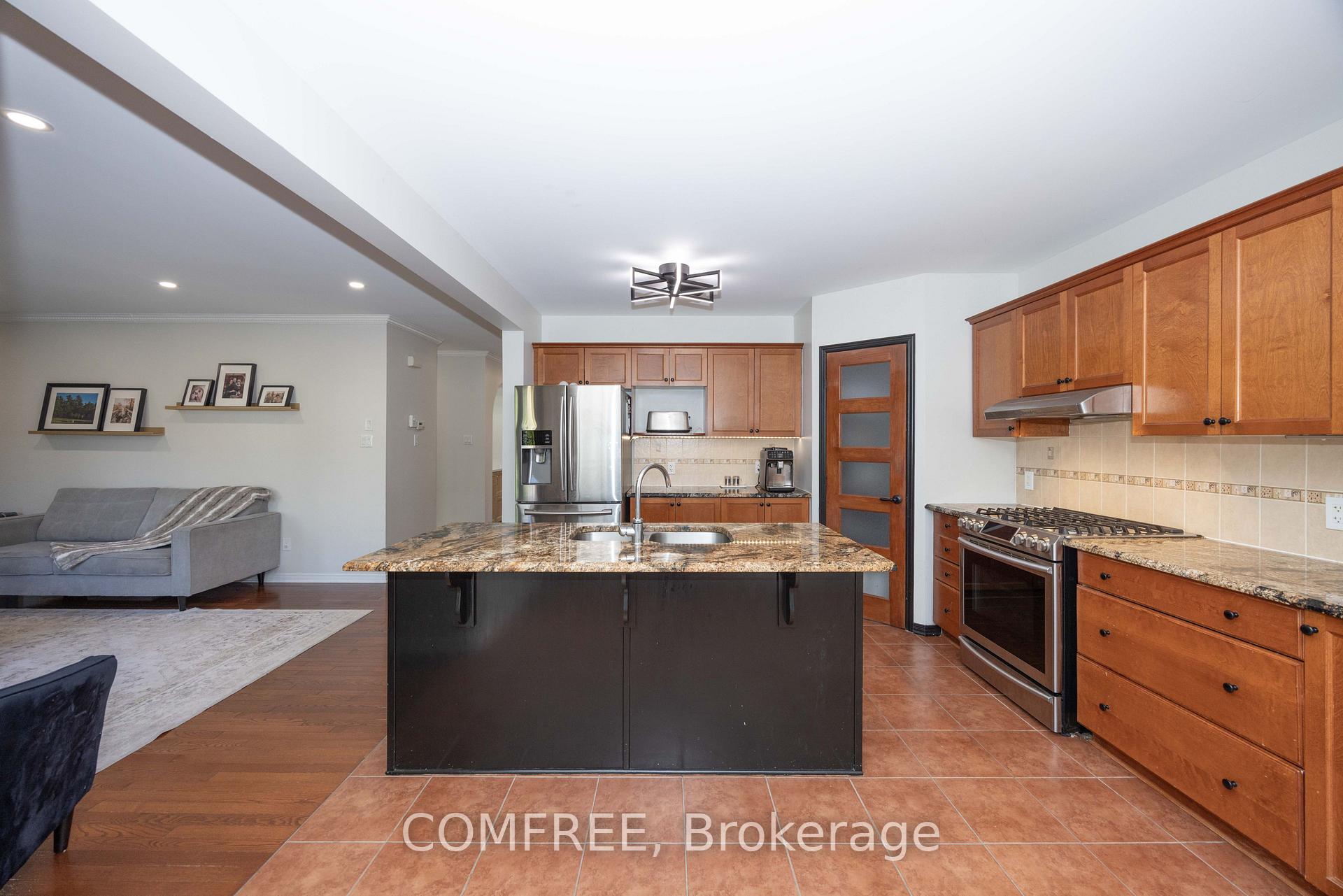 Photo 12 of 306 Wild Iris Avenue, Ottawa, Elmvale Acres/Urbandale — HOMEH