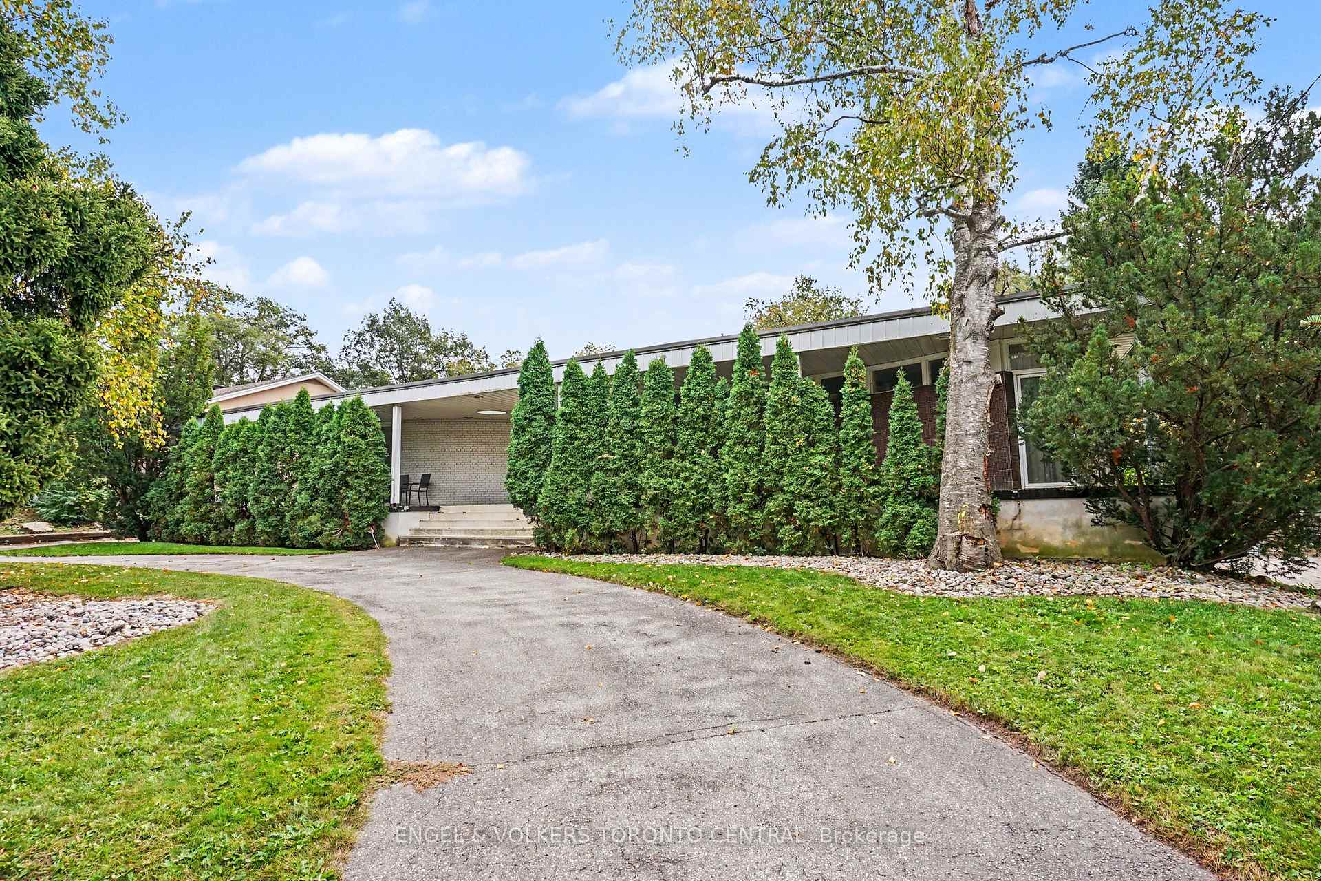 Photo of 11 Suncrest Drive