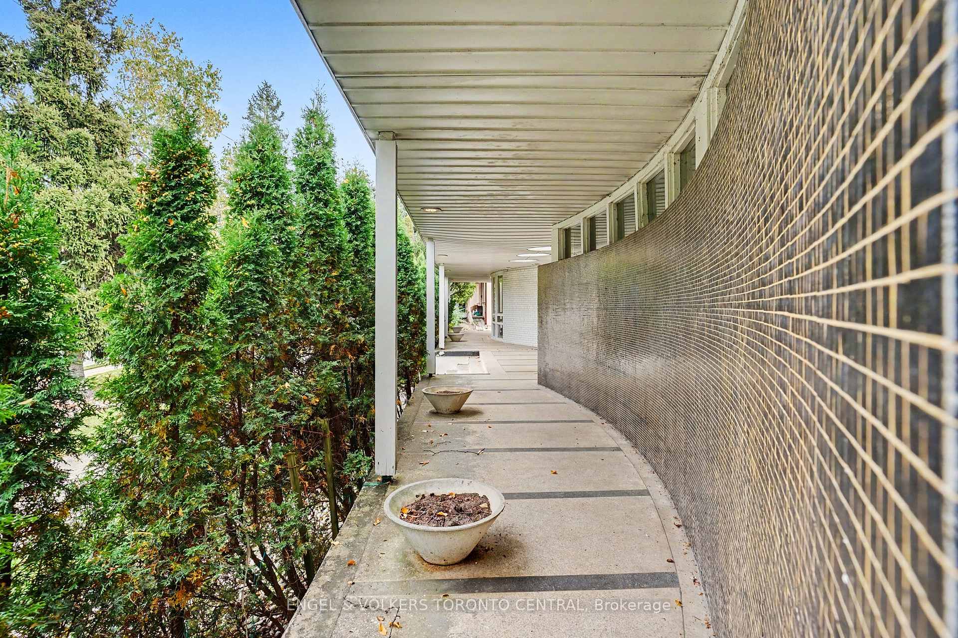 Photo 5 of 11 Suncrest Drive, North York, Bridle Path-Sunnybrook-York Mills — HOMEH