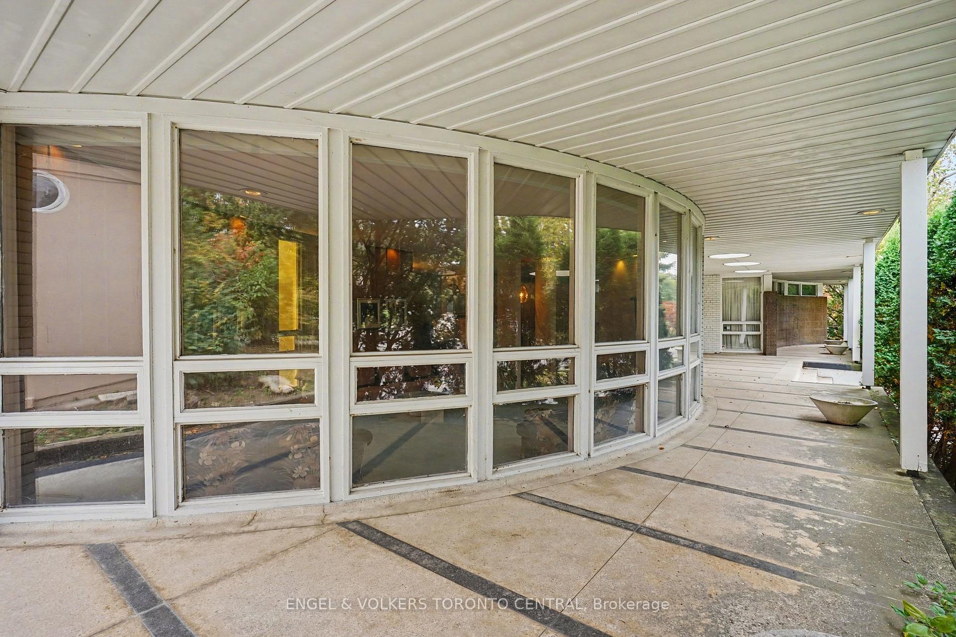 Photo 7 of 11 Suncrest Drive, North York, Bridle Path-Sunnybrook-York Mills — HOMEH