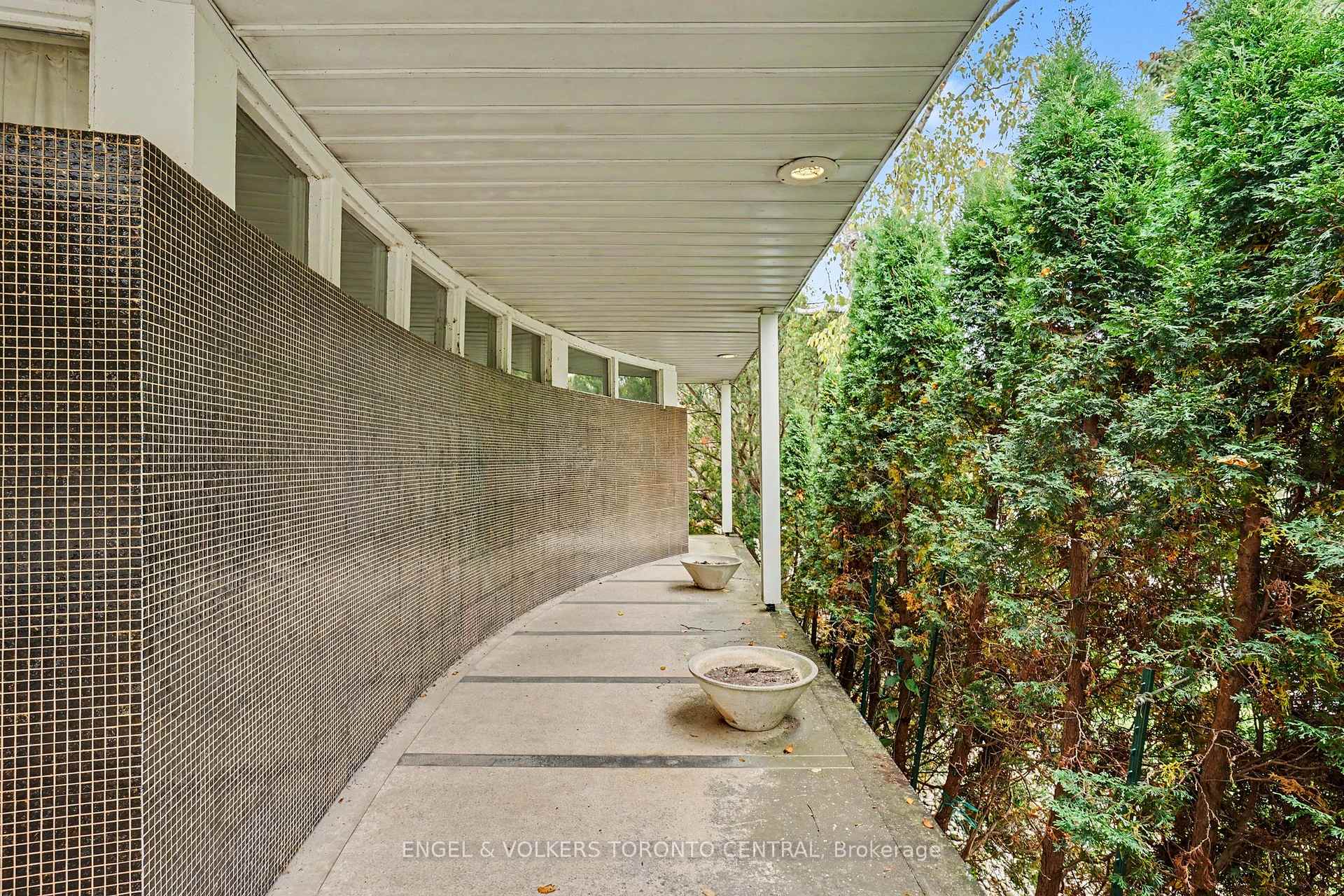 Photo 9 of 11 Suncrest Drive, North York, Bridle Path-Sunnybrook-York Mills — HOMEH