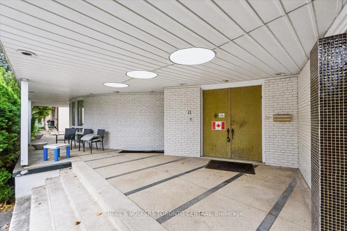 Photo 6 of 11 Suncrest Drive, North York, Bridle Path-Sunnybrook-York Mills — HOMEH