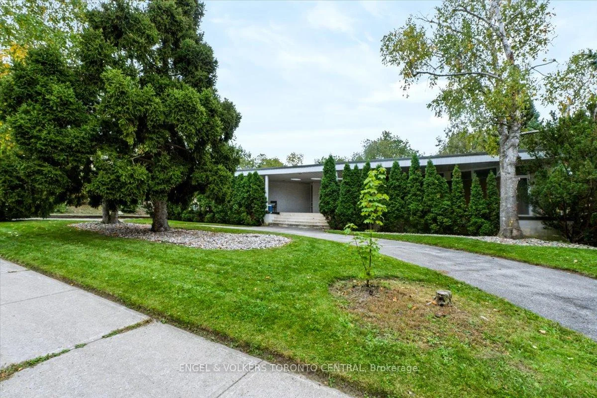 Photo 8 of 11 Suncrest Drive, North York, Bridle Path-Sunnybrook-York Mills — HOMEH