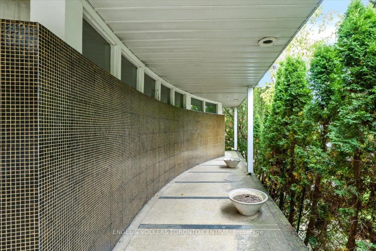 Photo 10 of 11 Suncrest Drive, North York, Bridle Path-Sunnybrook-York Mills — HOMEH