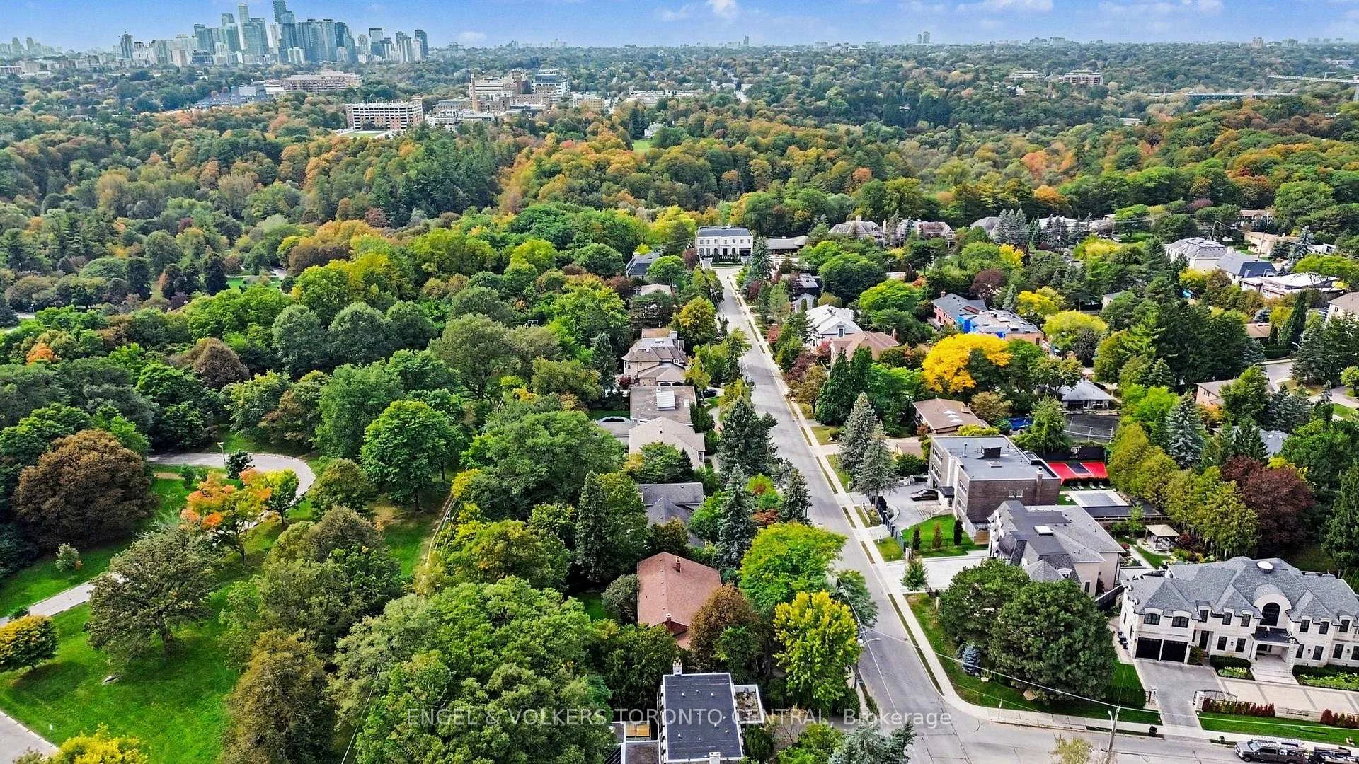 Photo 18 of 11 Suncrest Drive, North York, Bridle Path-Sunnybrook-York Mills — HOMEH