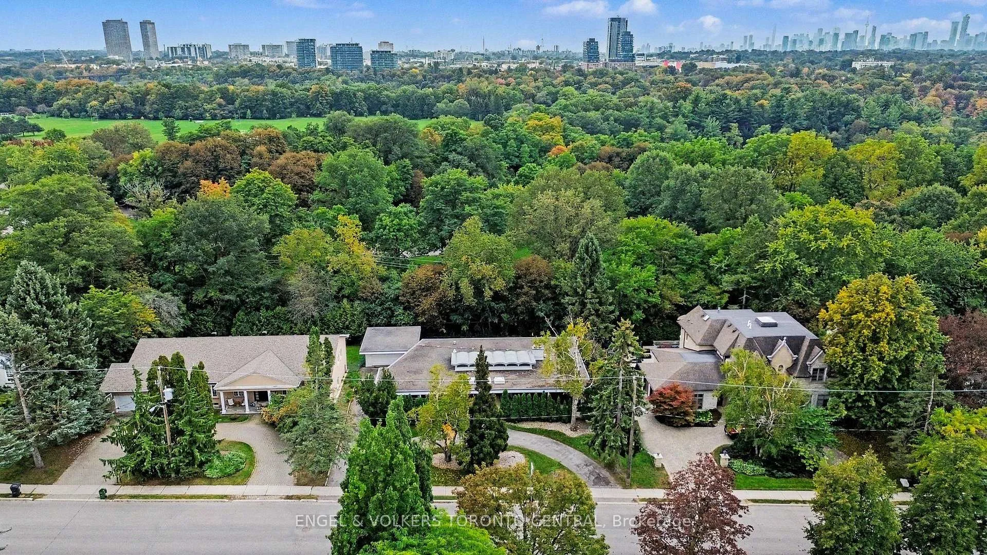Photo 19 of 11 Suncrest Drive, North York, Bridle Path-Sunnybrook-York Mills — HOMEH