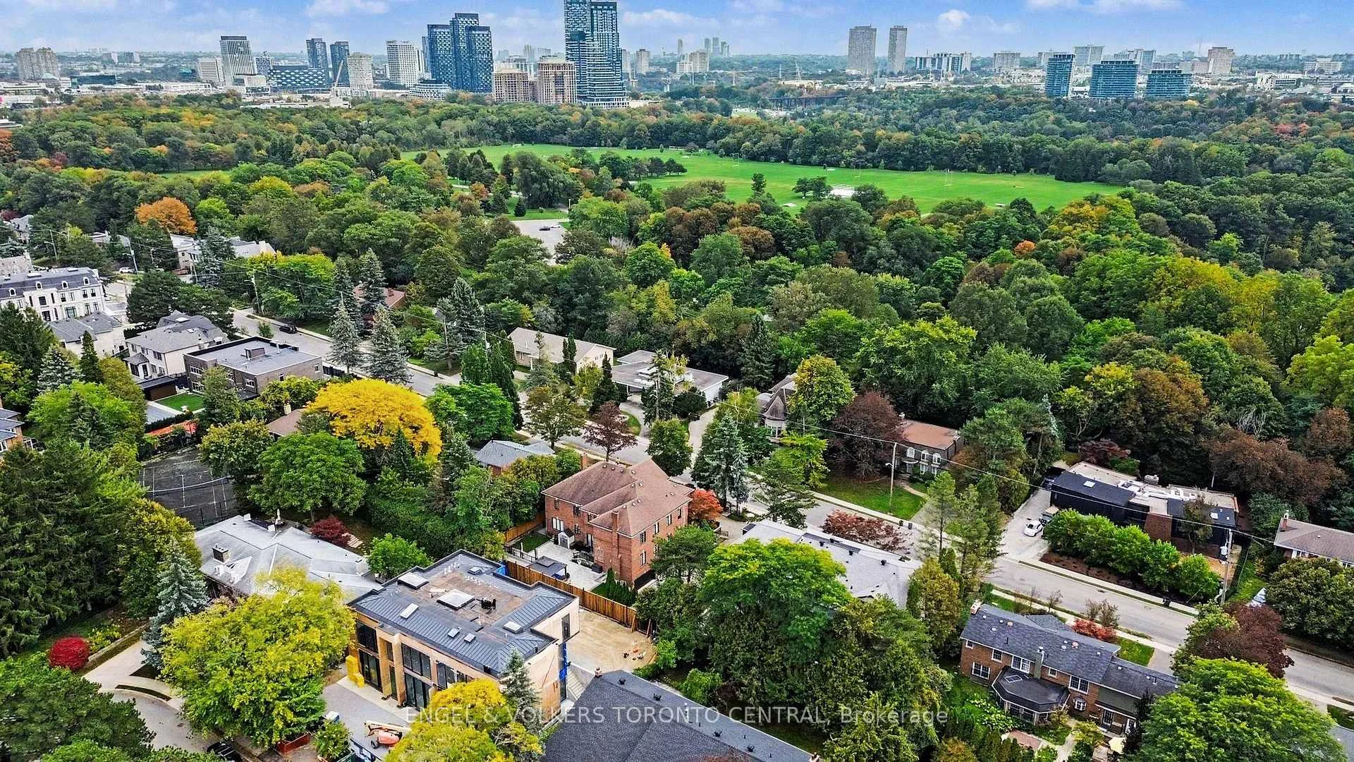 Photo 20 of 11 Suncrest Drive, North York, Bridle Path-Sunnybrook-York Mills — HOMEH
