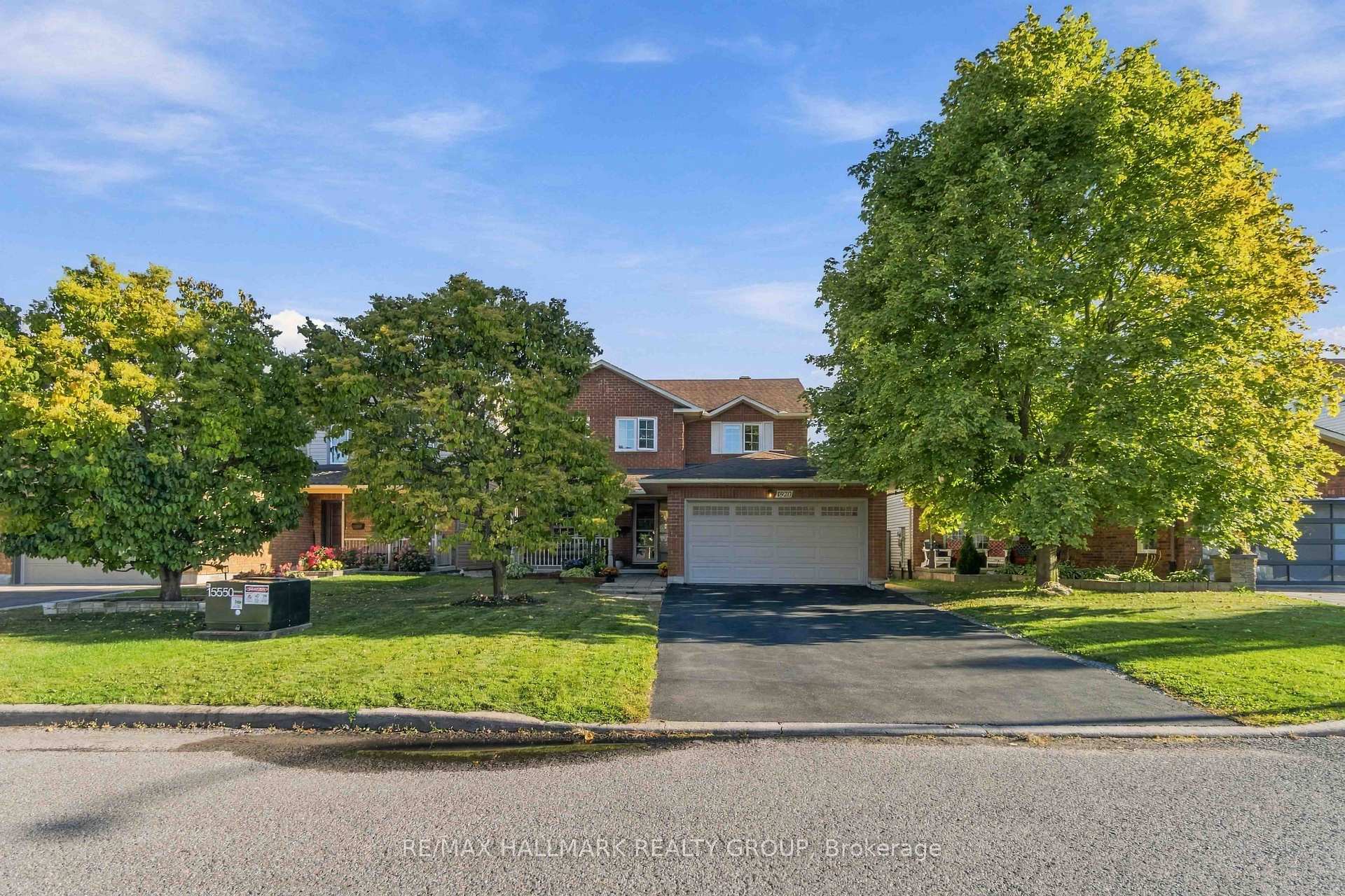 Photo 3 of 1920 Leclair Crescent, Ottawa, Queenswood Heights South — HOMEH