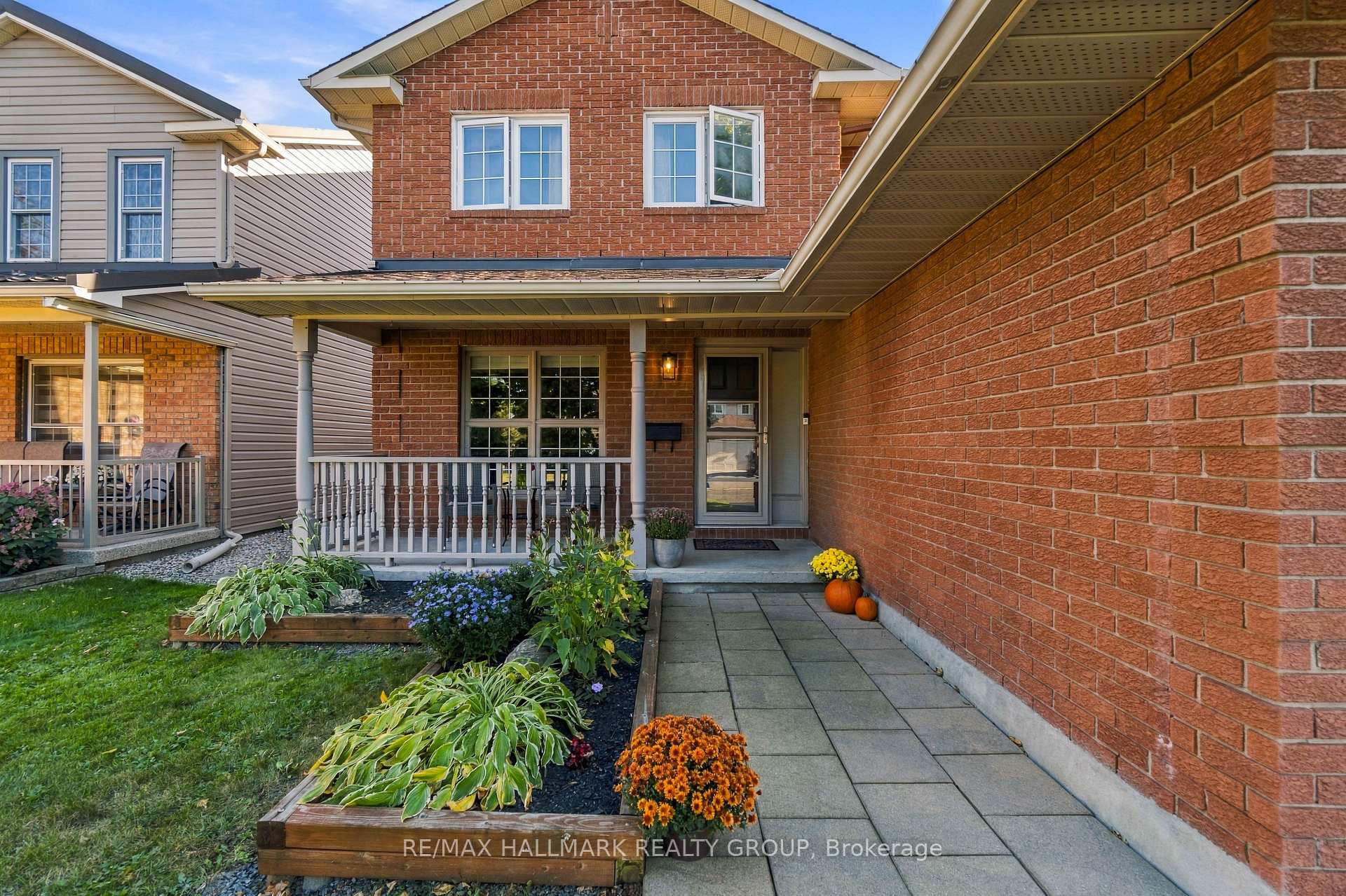 Photo 4 of 1920 Leclair Crescent, Ottawa, Queenswood Heights South — HOMEH