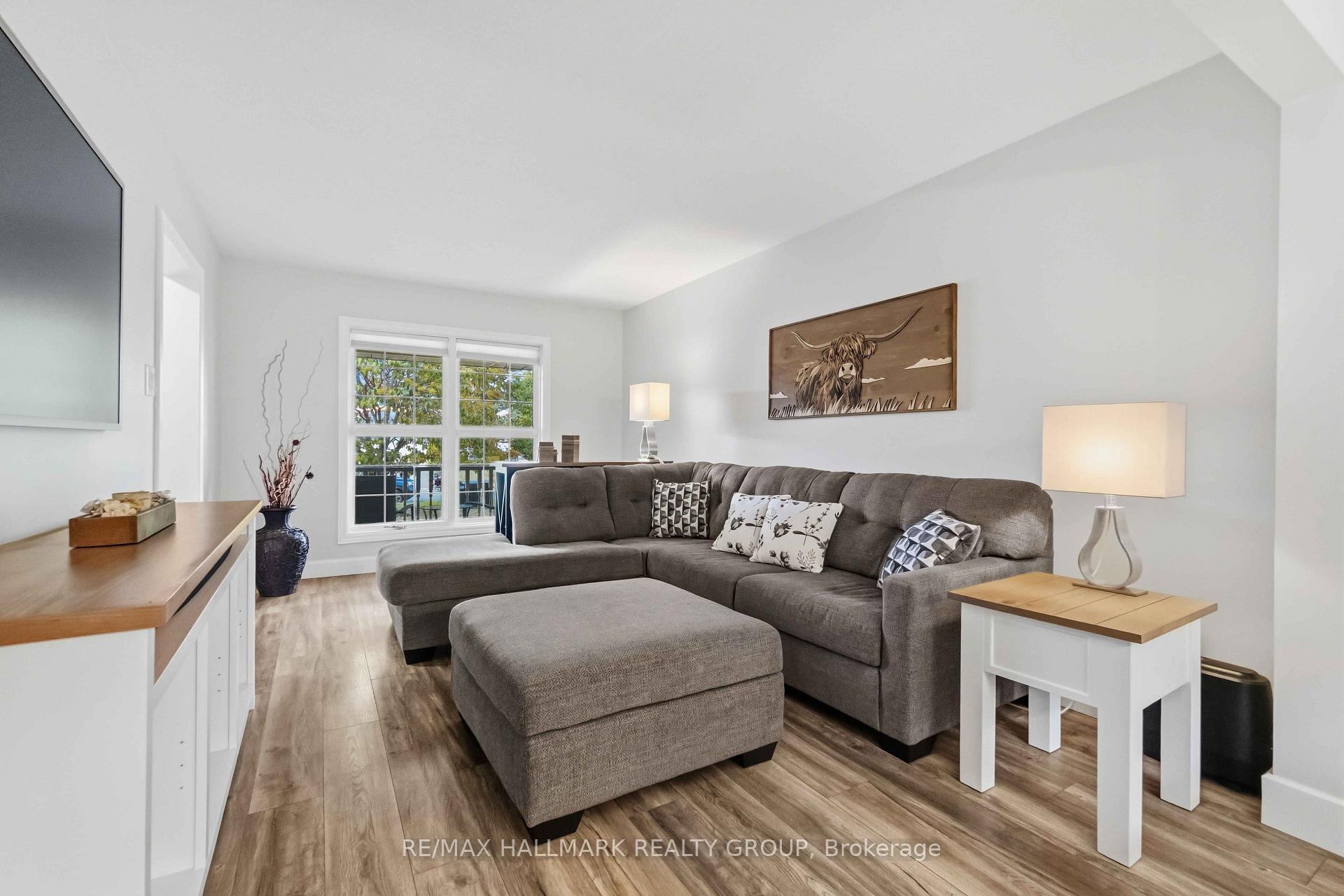 Photo 8 of 1920 Leclair Crescent, Ottawa, Queenswood Heights South — HOMEH