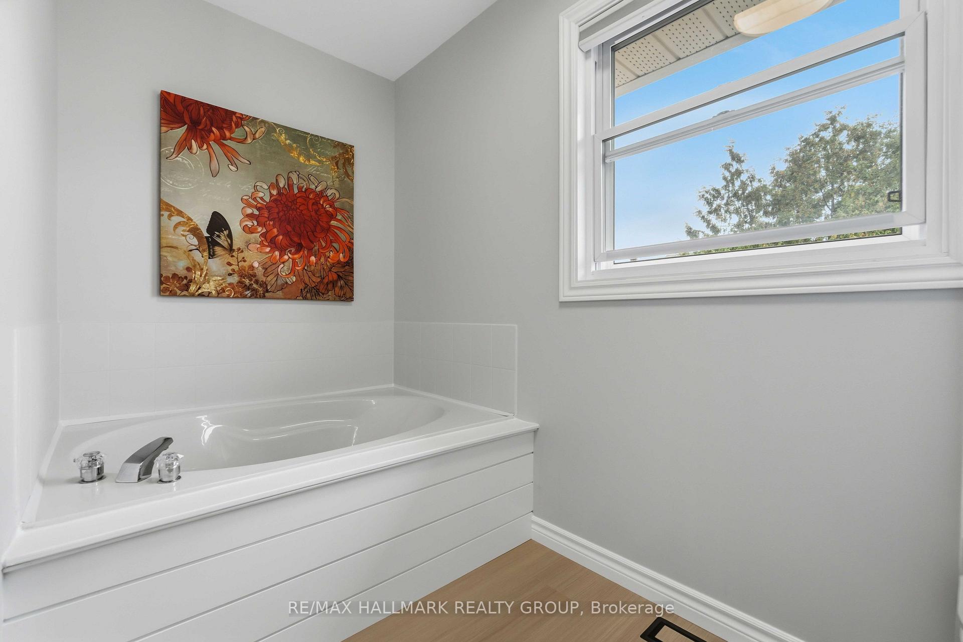 Photo 26 of 1920 Leclair Crescent, Ottawa, Queenswood Heights South — HOMEH