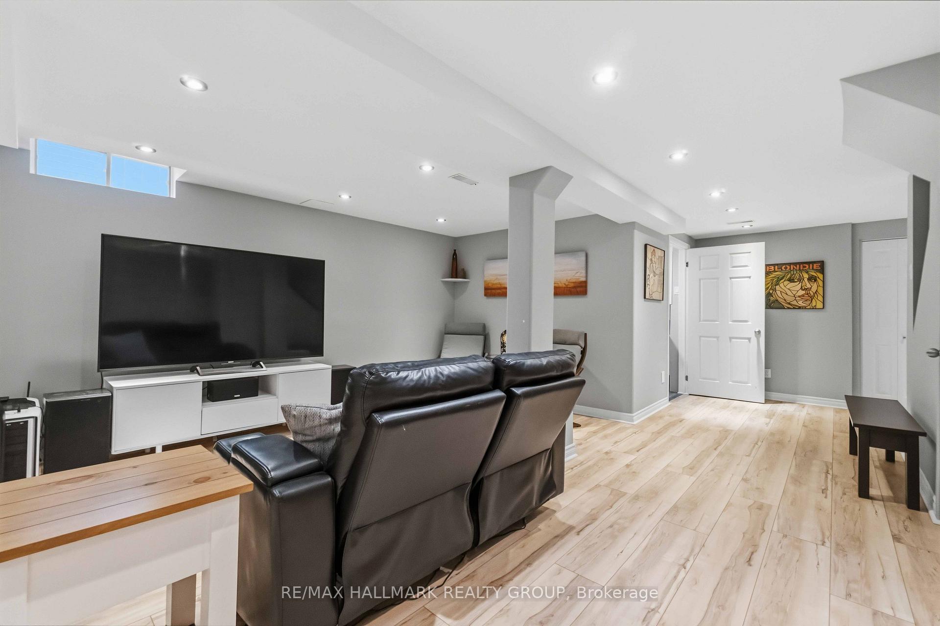 Photo 38 of 1920 Leclair Crescent, Ottawa, Queenswood Heights South — HOMEH