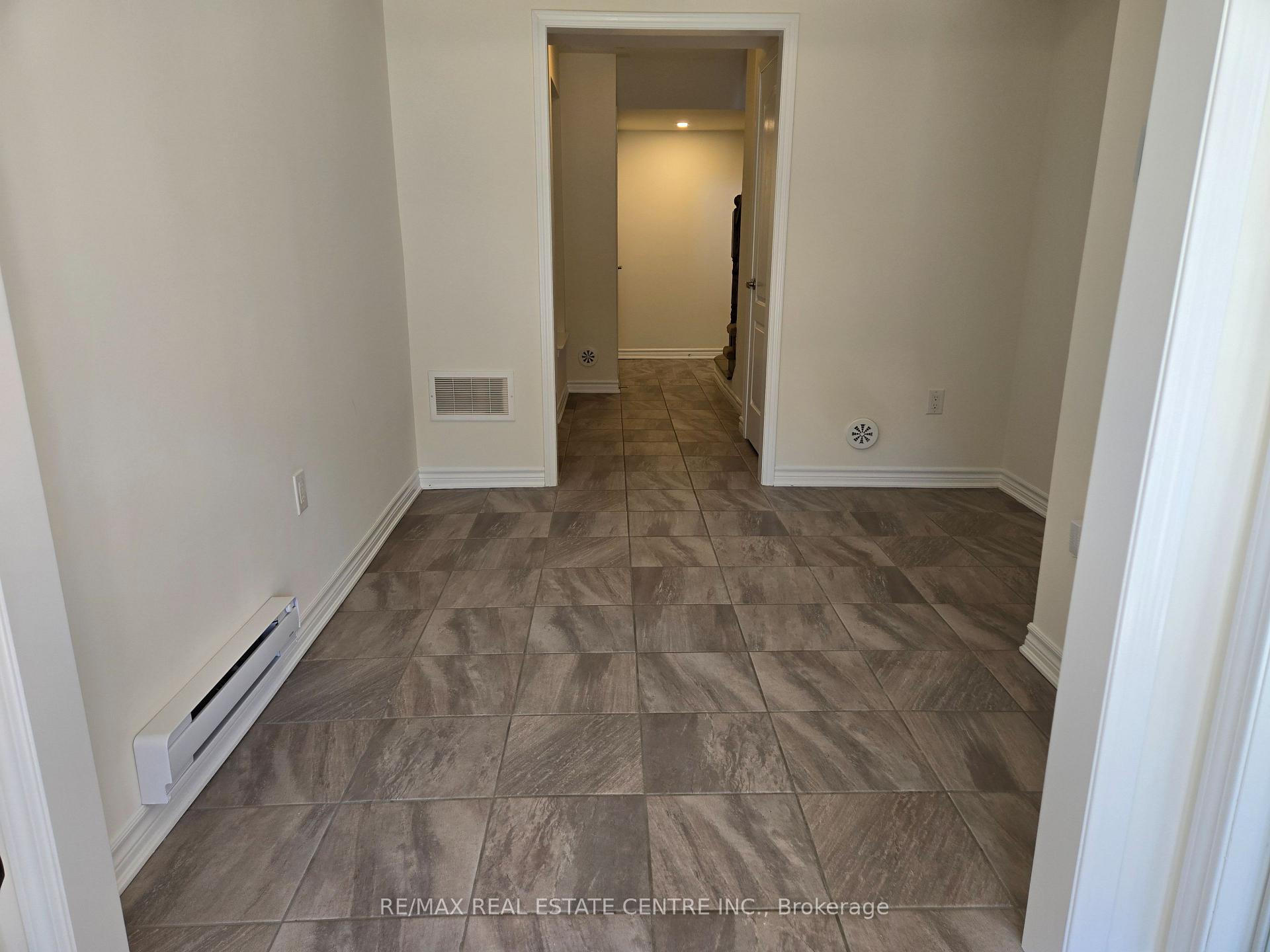 Photo 4 of 1084 Silk Street, Pickering, Rural Pickering — HOMEH