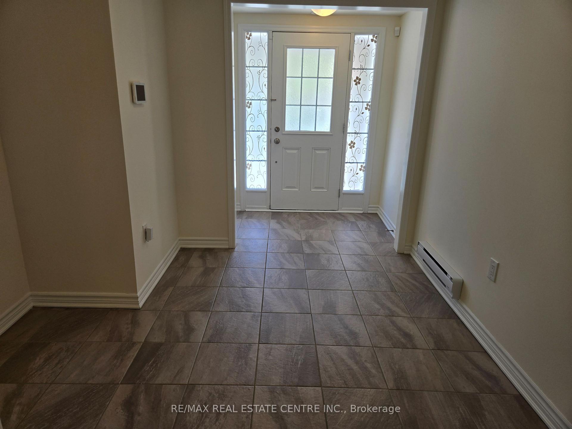 Photo 5 of 1084 Silk Street, Pickering, Rural Pickering — HOMEH