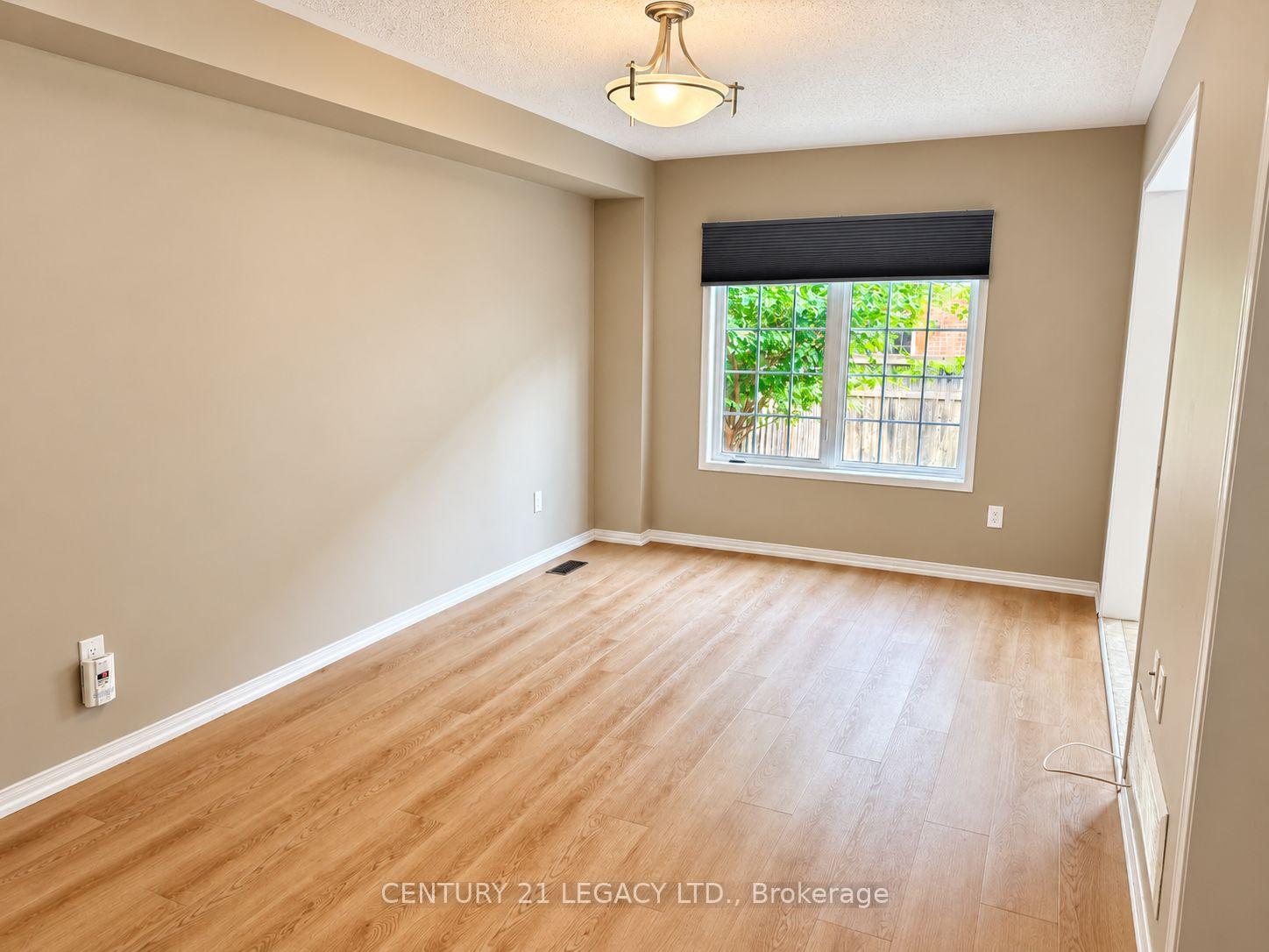 Photo 4 of 3317 Mikalda Road, Burlington, Alton — HOMEH