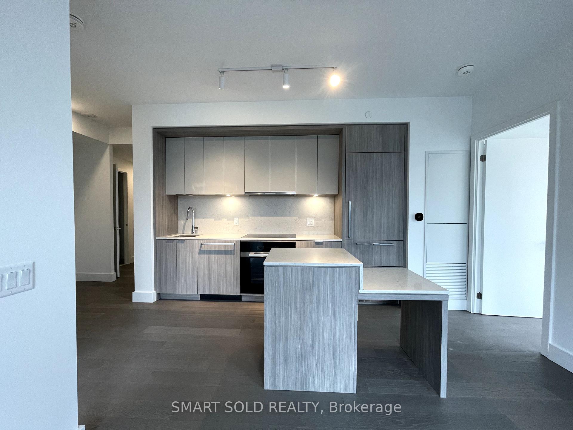 Photo 3 of Unit 610, 6 Greenbriar Road E, North York, Bayview Village — HOMEH