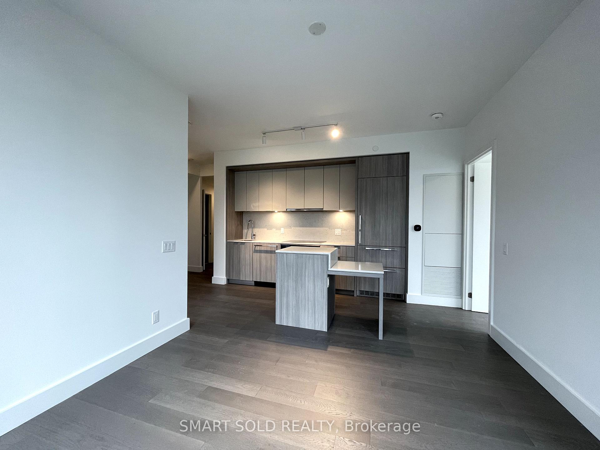 Photo 5 of Unit 610, 6 Greenbriar Road E, North York, Bayview Village — HOMEH