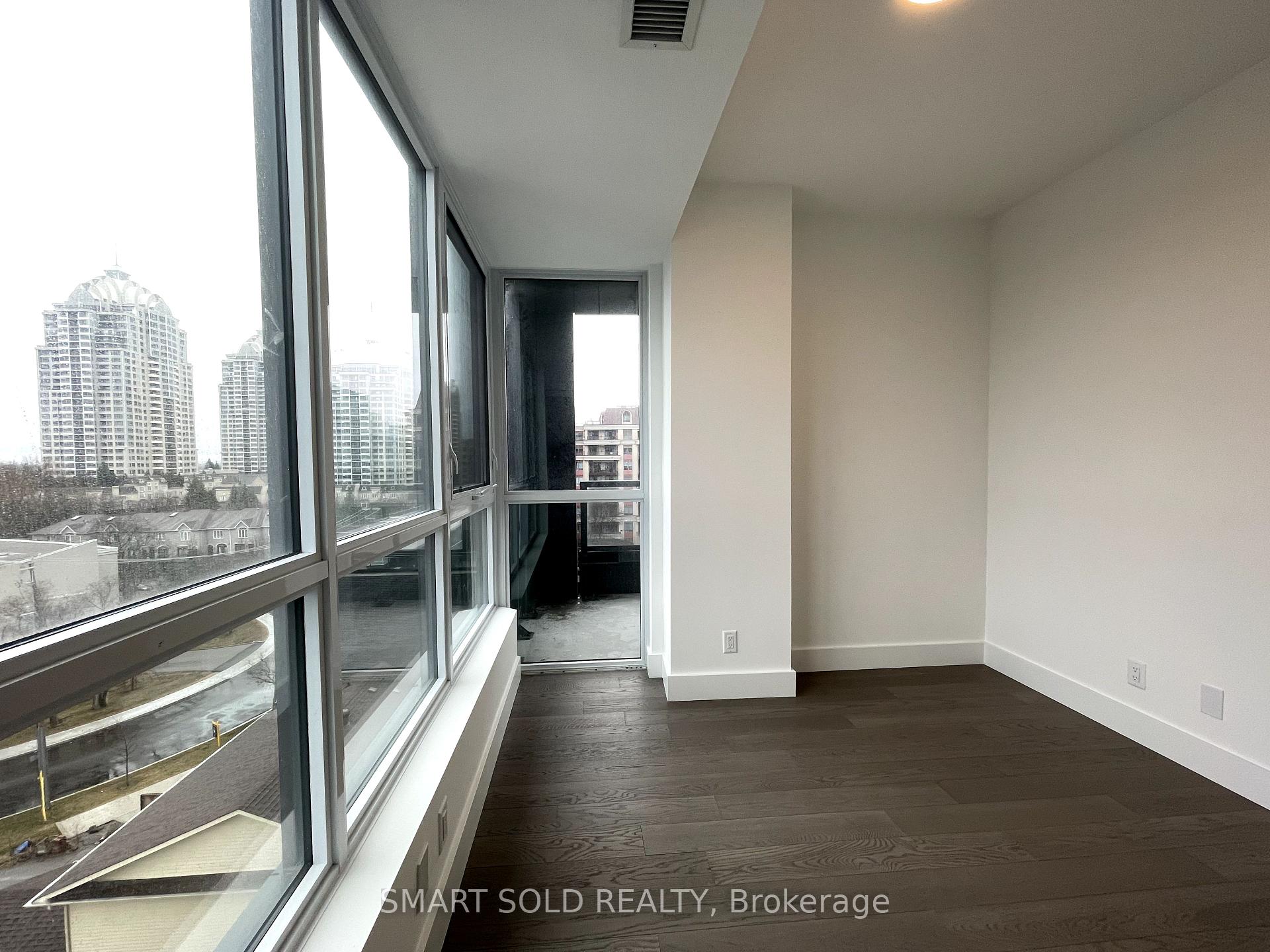 Photo 11 of Unit 610, 6 Greenbriar Road E, North York, Bayview Village — HOMEH