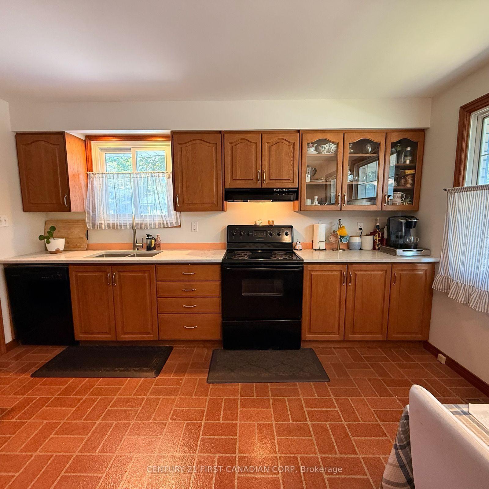Photo 3 of 749 Dundalk Drive, London, South Q — HOMEH