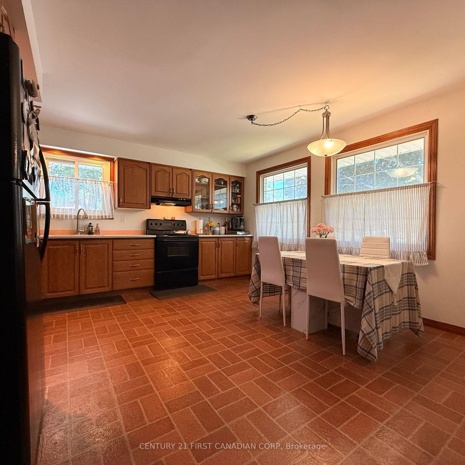 Photo 4 of 749 Dundalk Drive, London, South Q — HOMEH