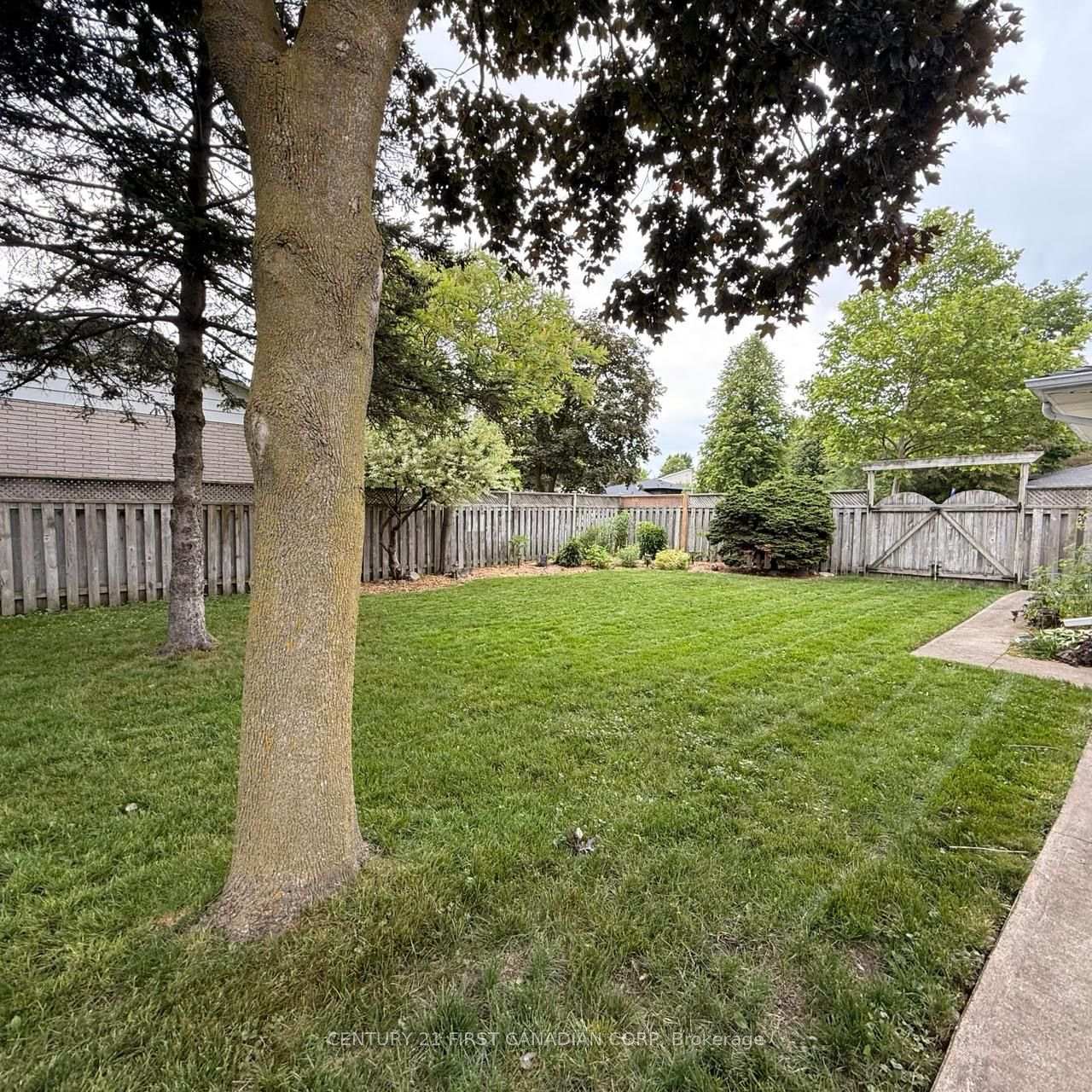 Photo 19 of 749 Dundalk Drive, London, South Q — HOMEH