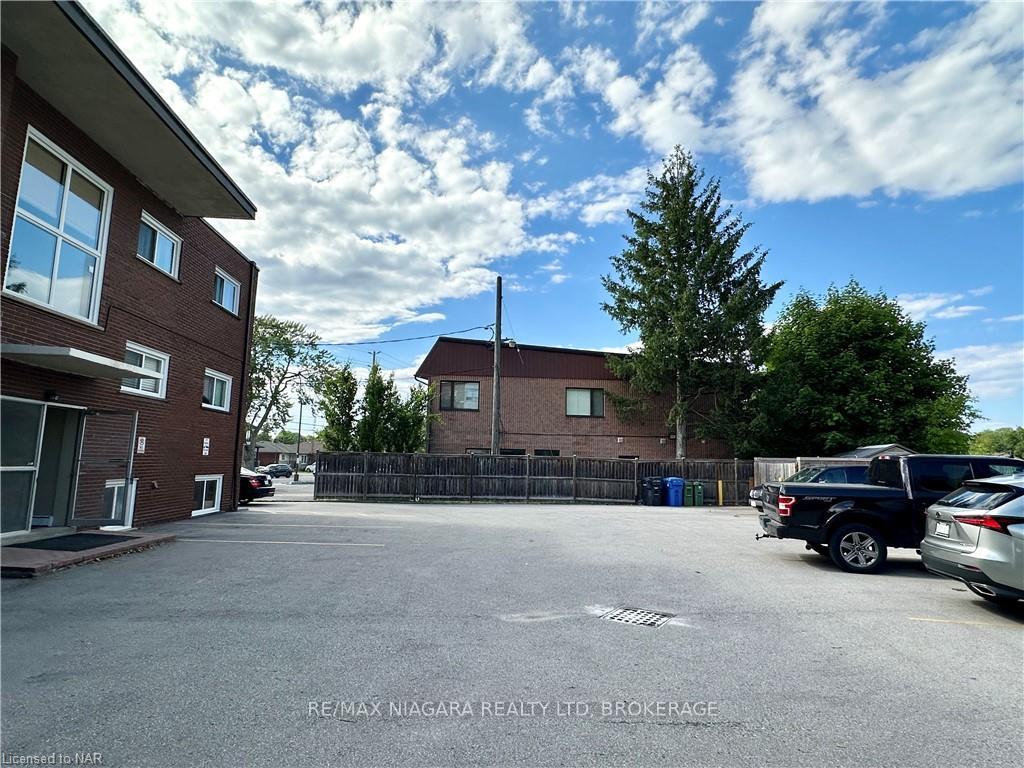 Photo 6 of Unit 8, 286 Vine Street, St. Catharines, Carlton/Bunting — HOMEH
