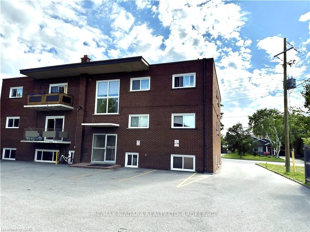 Photo 5 of Unit 4, 286 Vine Street, St. Catharines, Carlton/Bunting — HOMEH