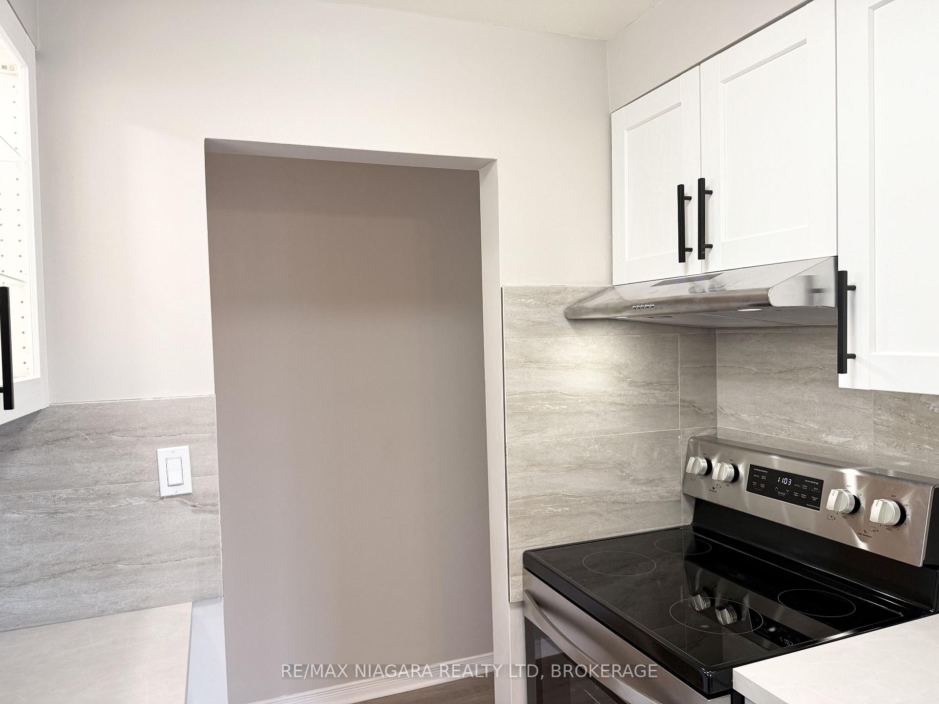Photo 9 of Unit 4, 286 Vine Street, St. Catharines, Carlton/Bunting — HOMEH