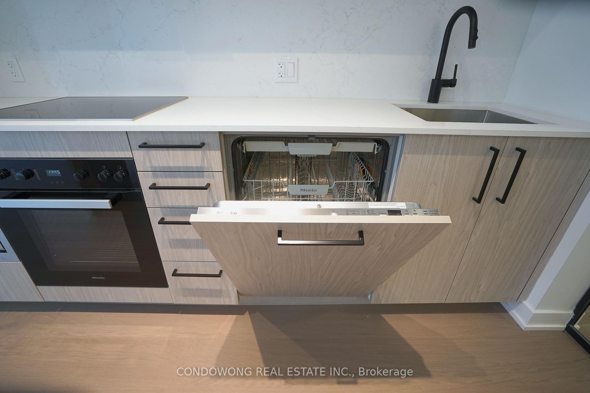 Photo 12 of Unit 502, 91 Montclair Avenue, Toronto, Forest Hill South — HOMEH