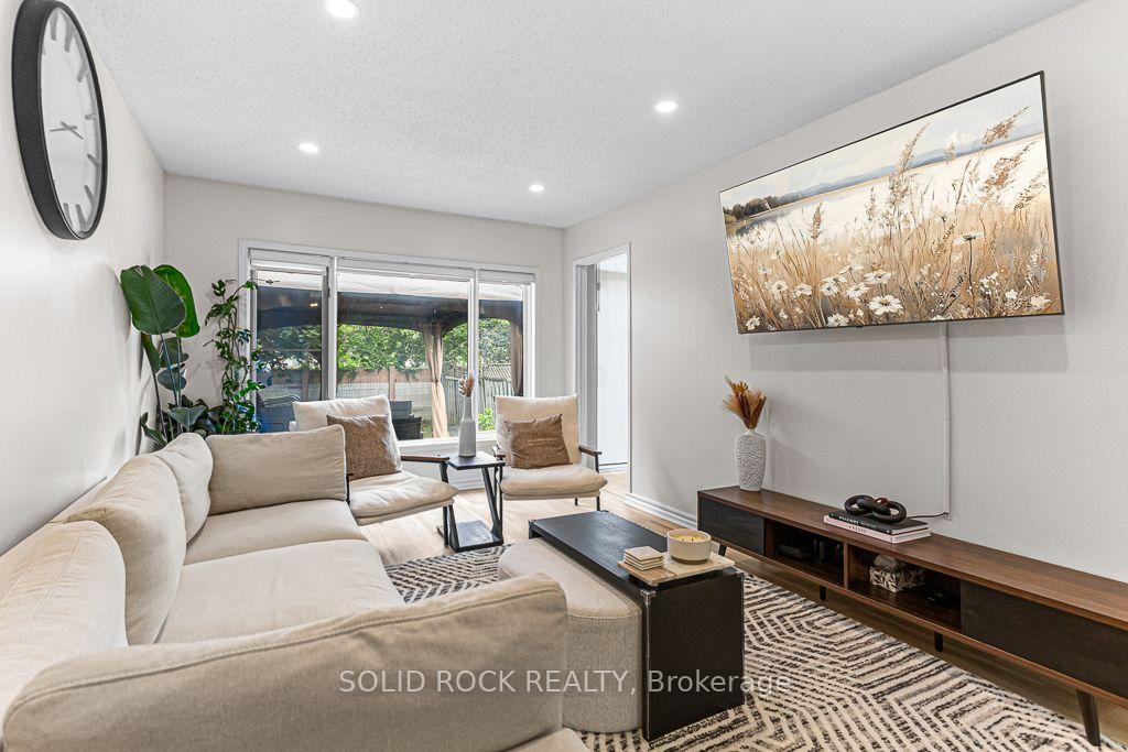 Photo 8 of 49 Longshire Circle, Ottawa, Barrhaven - Longfields — HOMEH