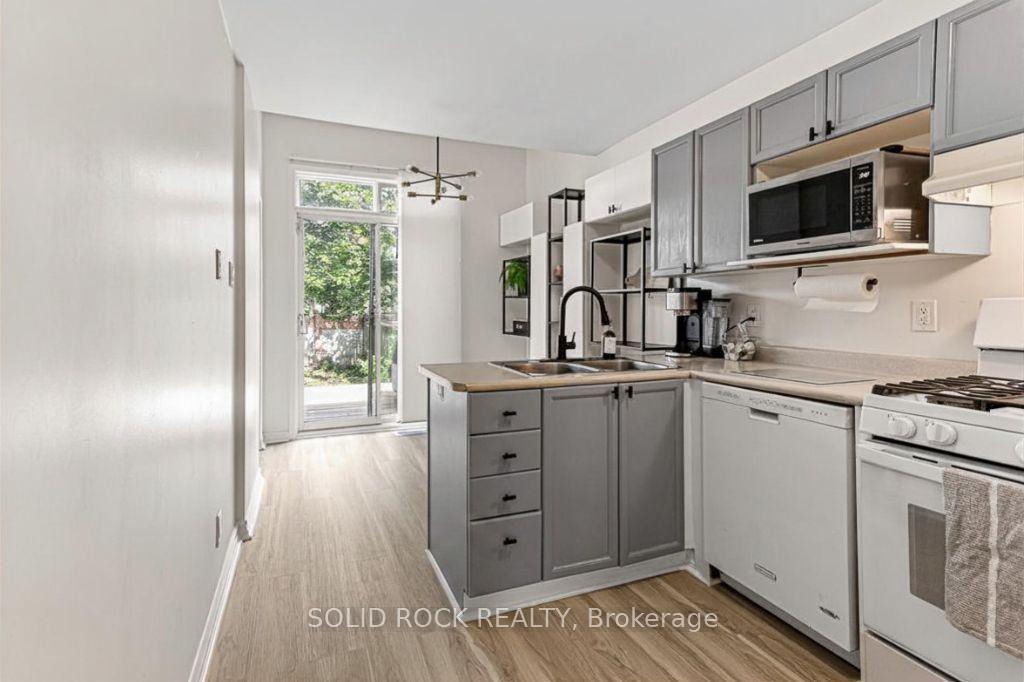 Photo 10 of 49 Longshire Circle, Ottawa, Barrhaven - Longfields — HOMEH