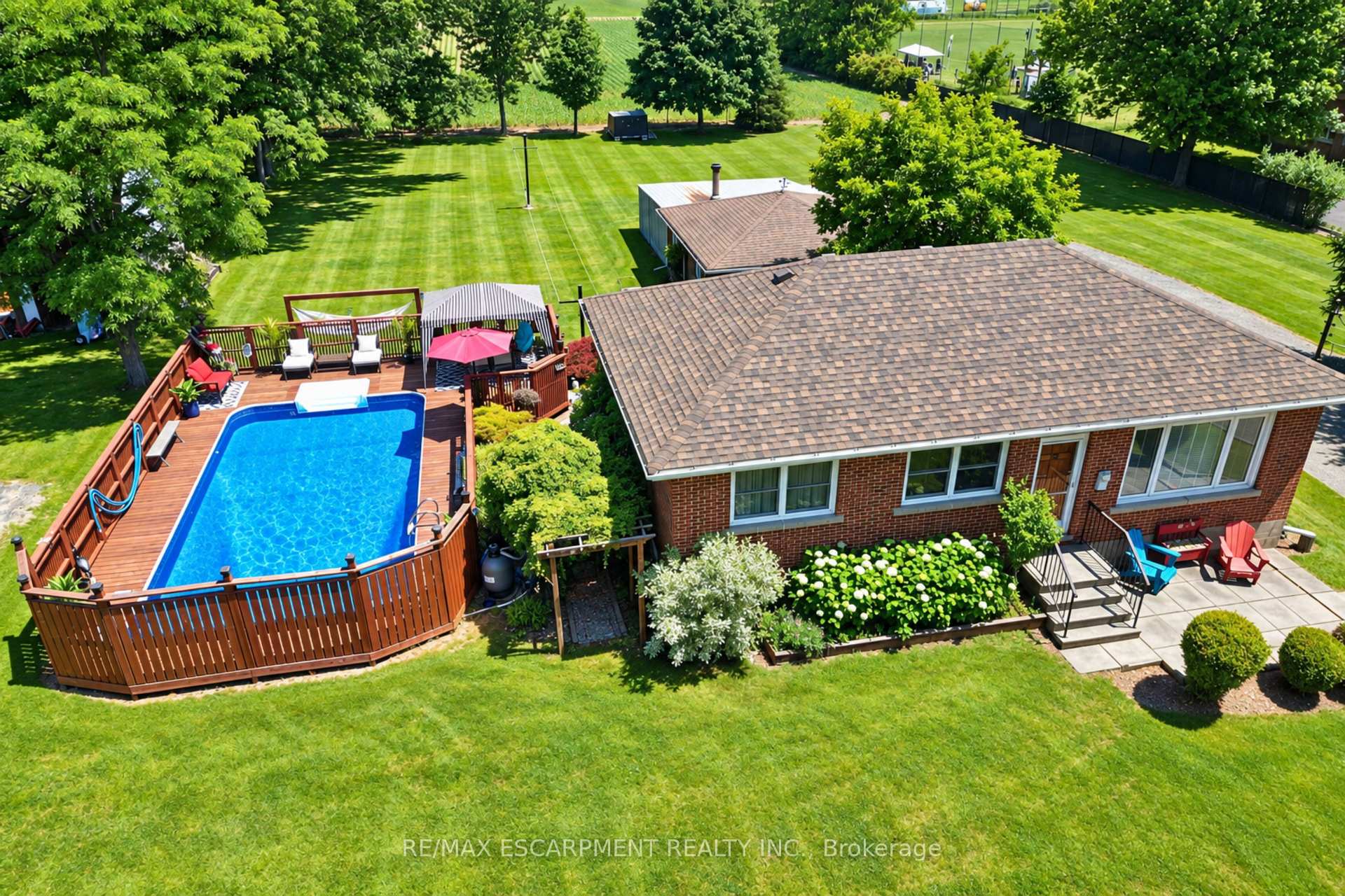 Photo of 1065 Woodburn Road