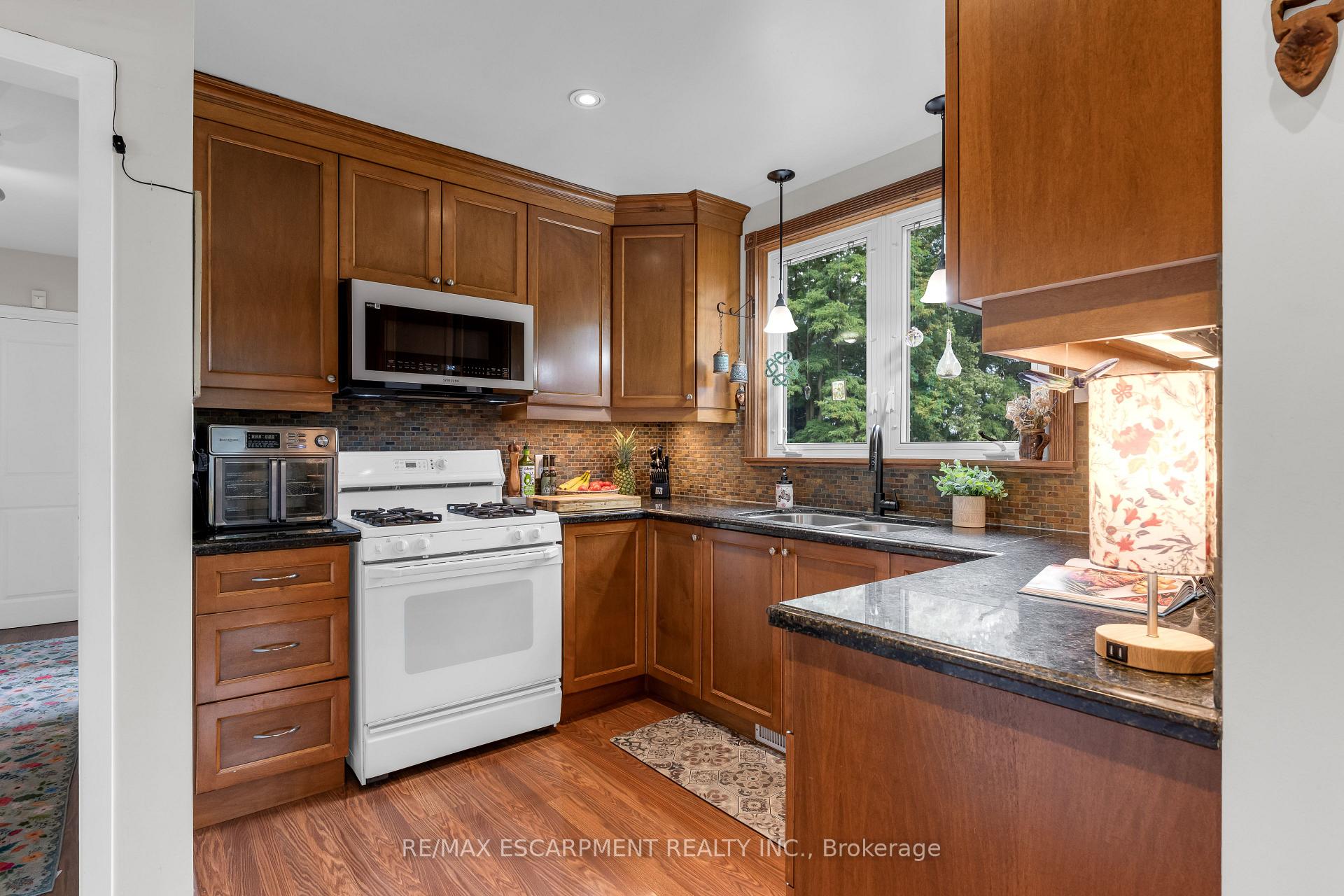 Photo 12 of 1065 Woodburn Road, Hamilton, Woodburn — HOMEH