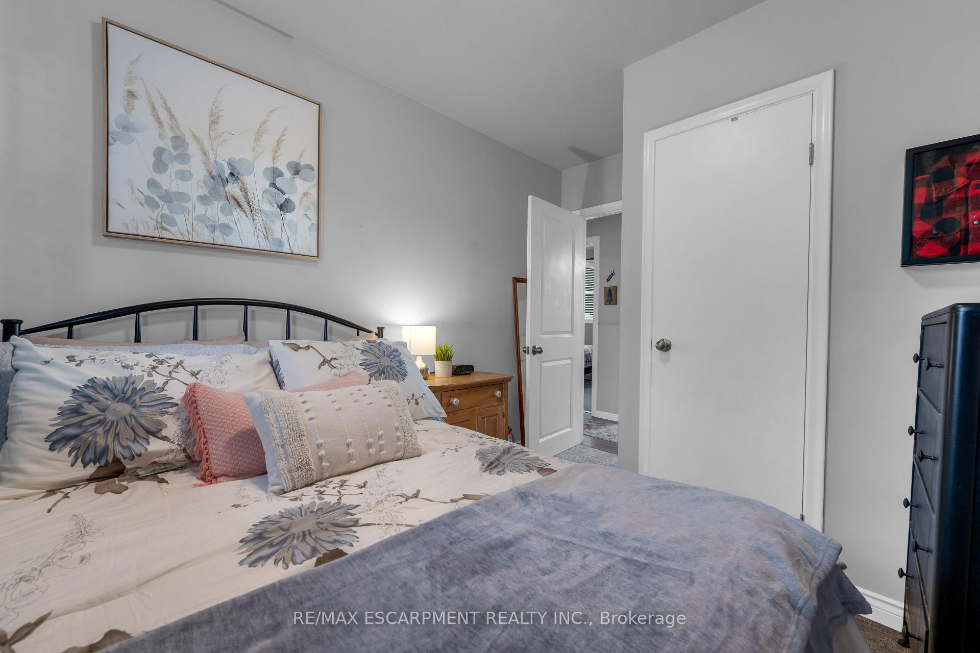 Photo 17 of 1065 Woodburn Road, Hamilton, Woodburn — HOMEH