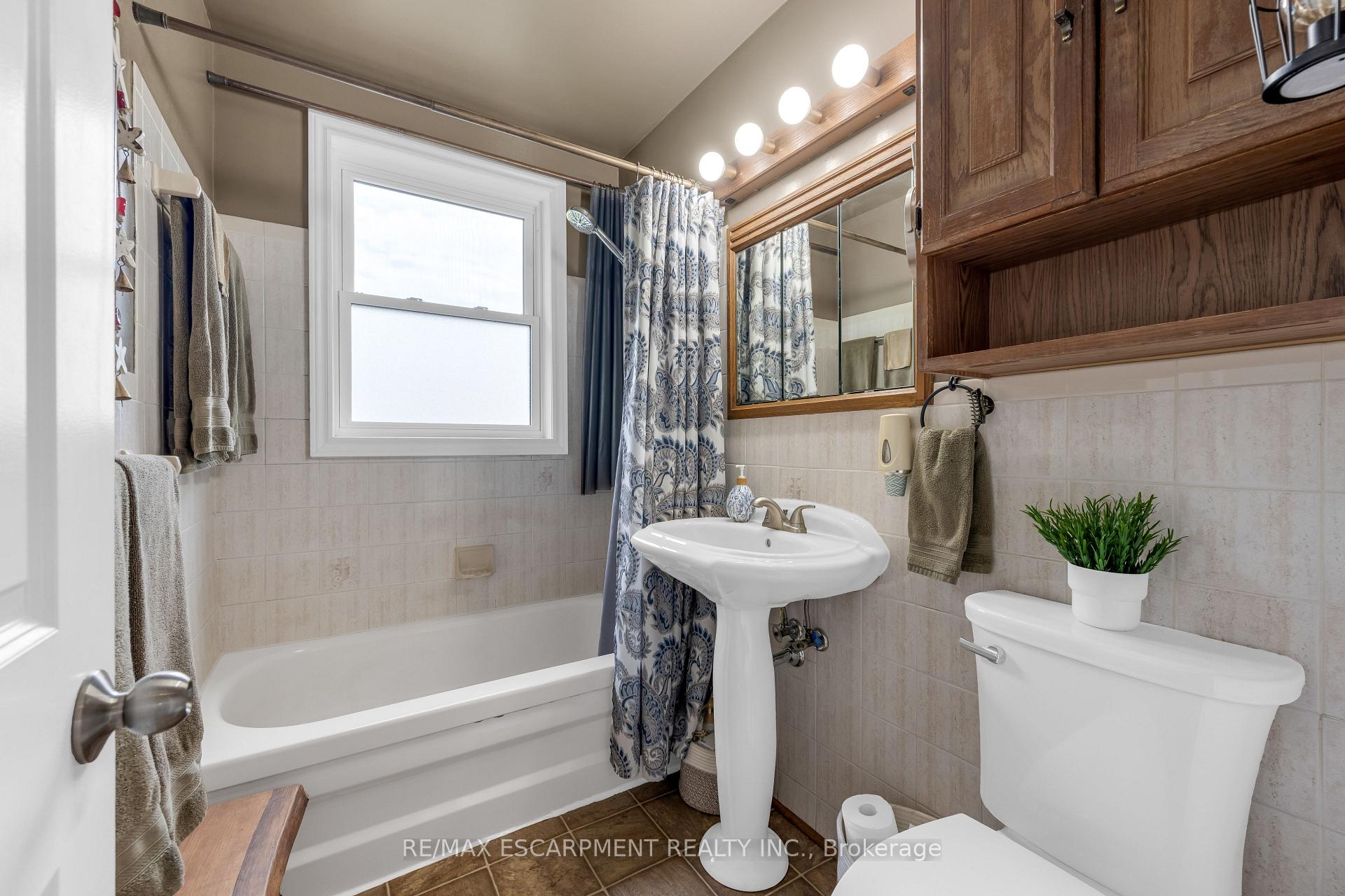 Photo 21 of 1065 Woodburn Road, Hamilton, Woodburn — HOMEH