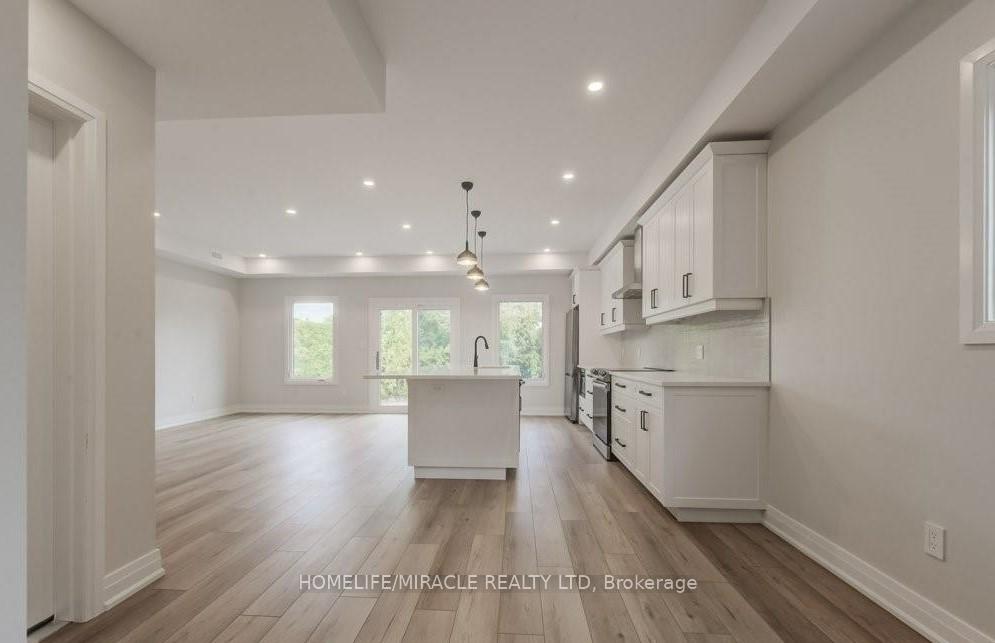Photo 8 of Unit 2-Lower, 160 Weber Street W, Kitchener, Mount Hope Huron Park — HOMEH