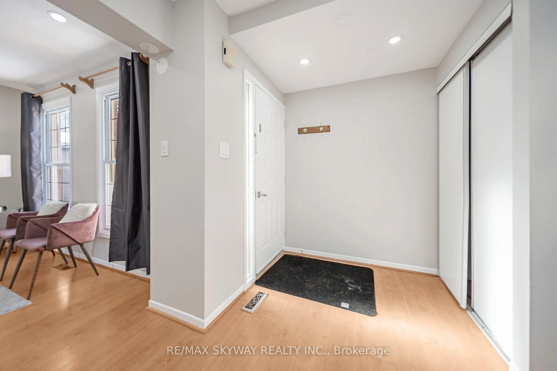 Photo 4 of 50 Festoon Place, Brampton, Southgate — HOMEH