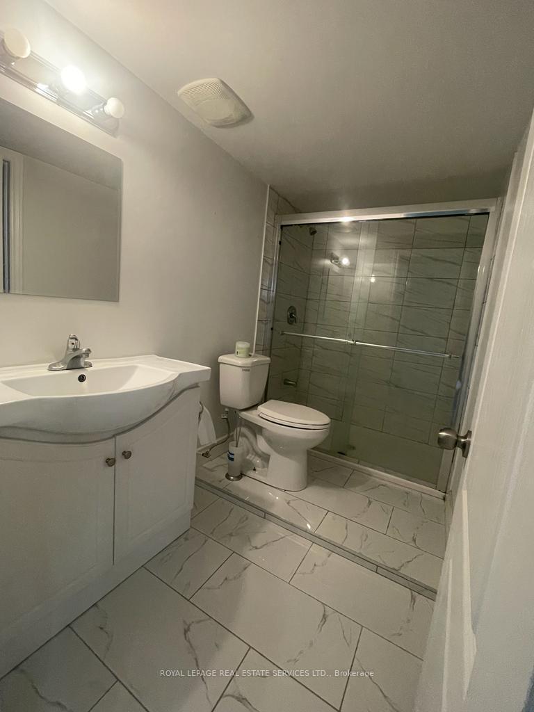 Photo 10 of 16 Little Britain Crescent, Brampton, Bram West — HOMEH