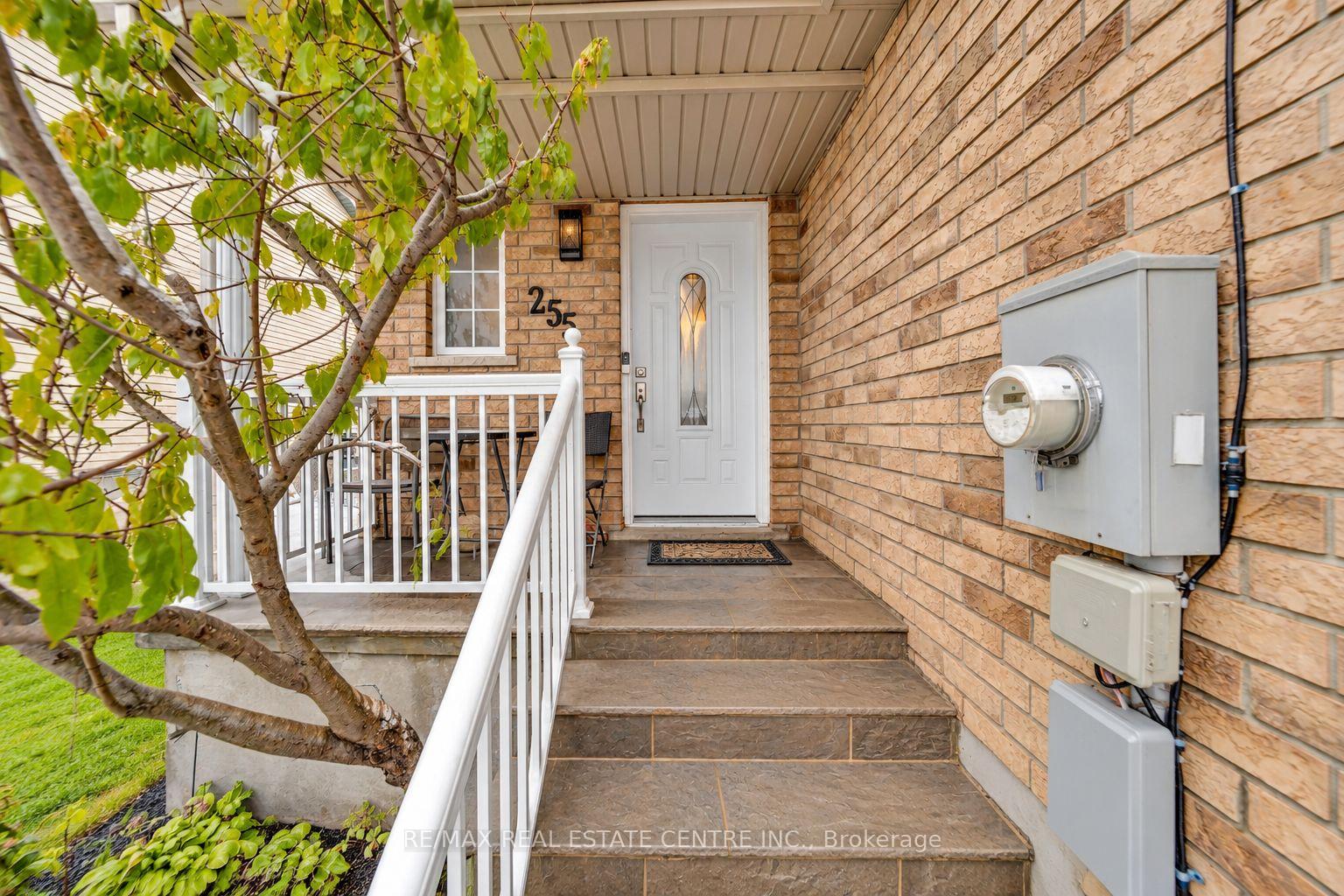 Photo 2 of 255 Prosperity Drive, Kitchener, Larentian West — HOMEH