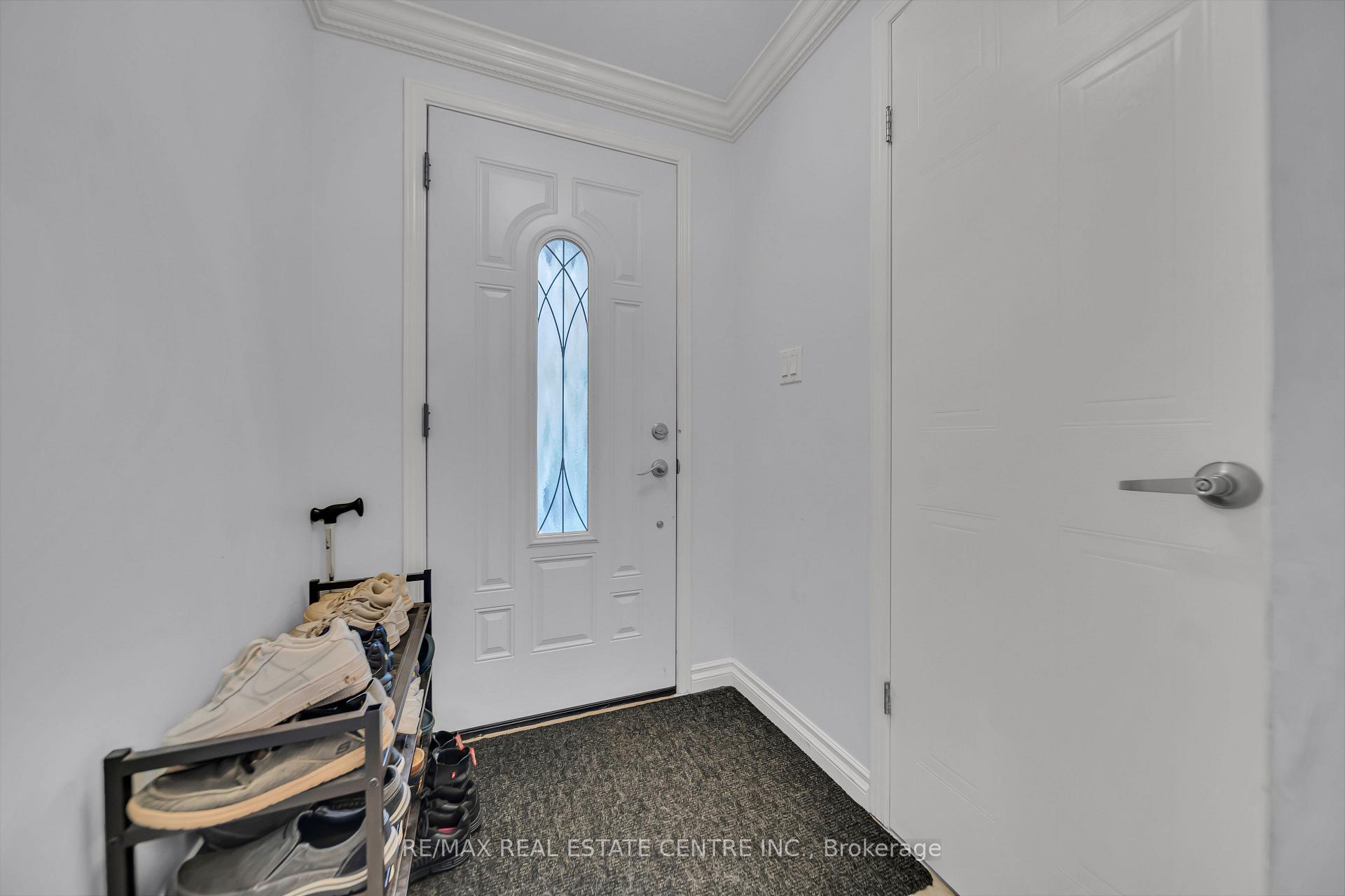 Photo 3 of 255 Prosperity Drive, Kitchener, Larentian West — HOMEH